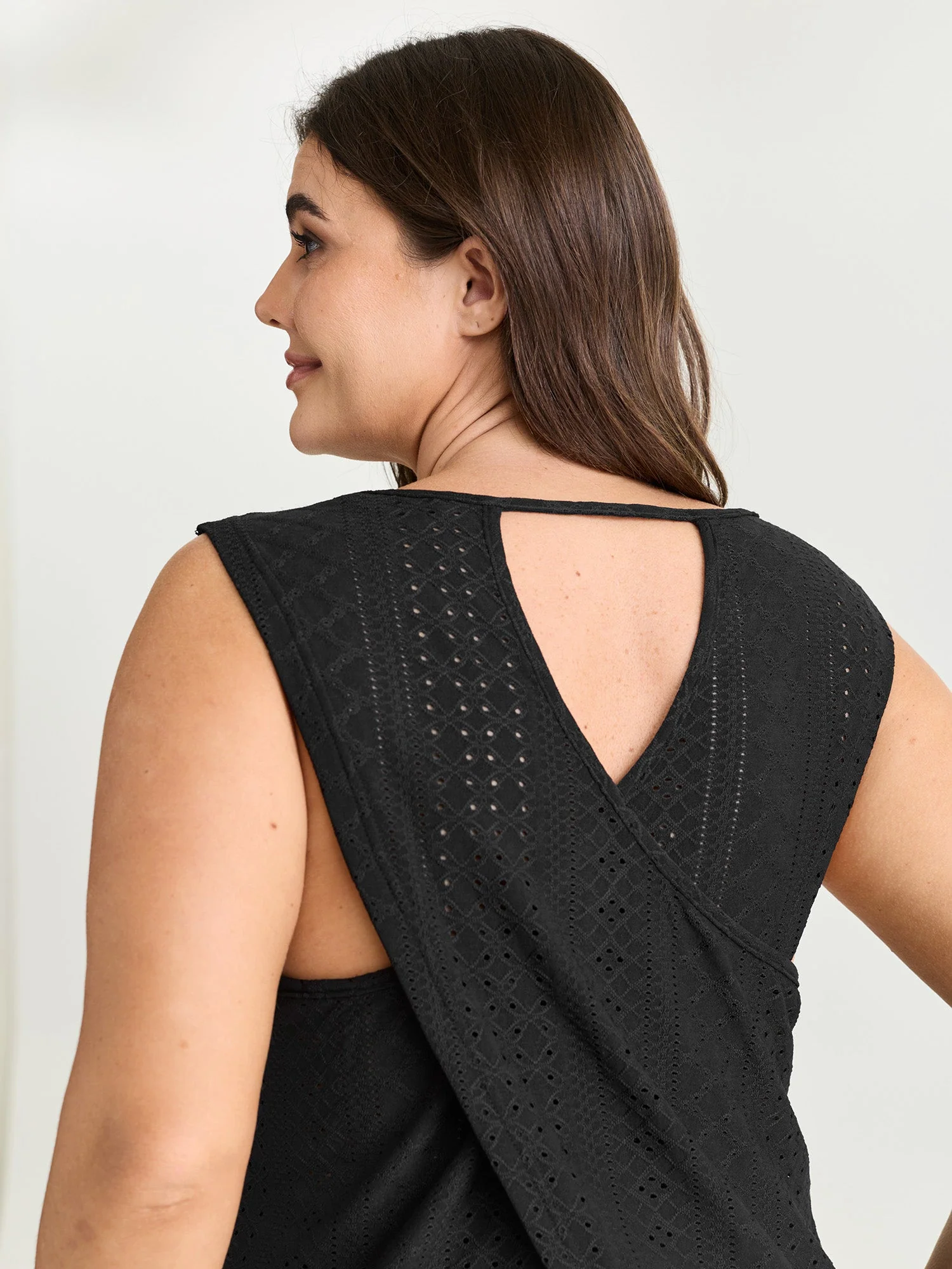 Stretchy Textured Round Neck Tank Top