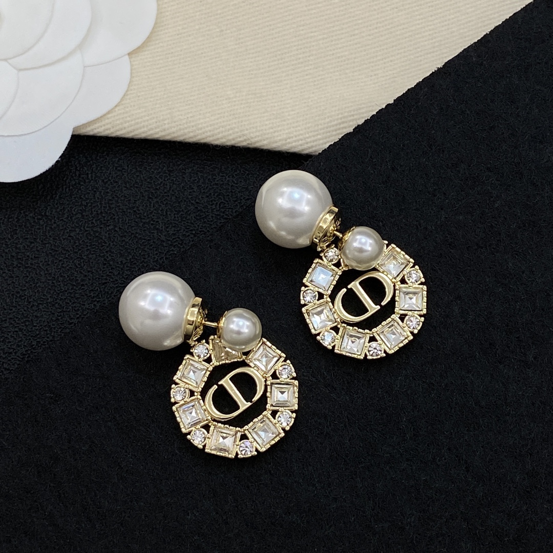 [TOP] Christian Dior Earrings - Gold