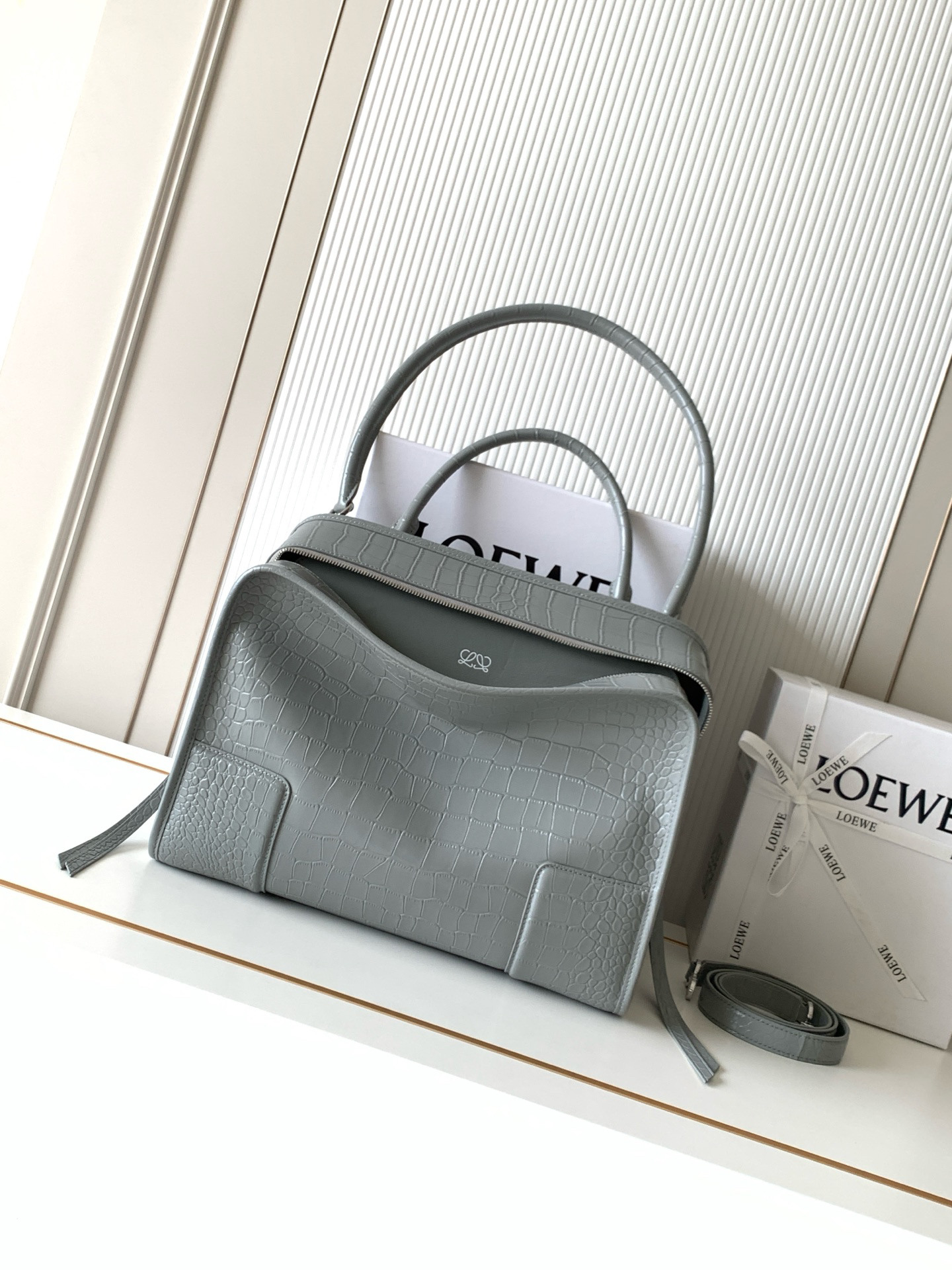 [TOP] LOEWE Amazona 180 Crocodile Pattern Cowhide Bag 34.5*27*14 CM - Grey - 711 Luxury