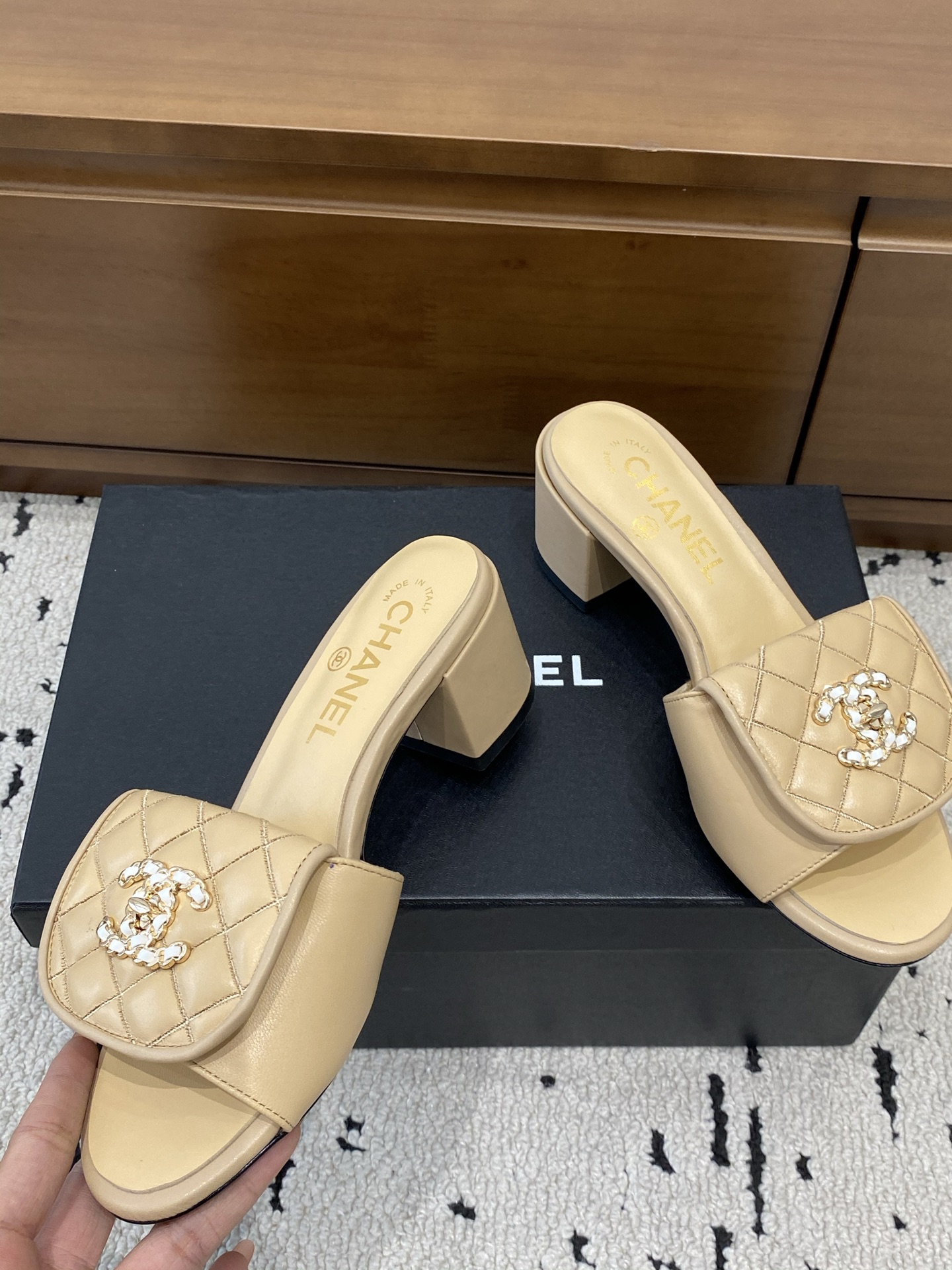 [TOP] CHANEL Slippers - Apricot - 711 Luxury