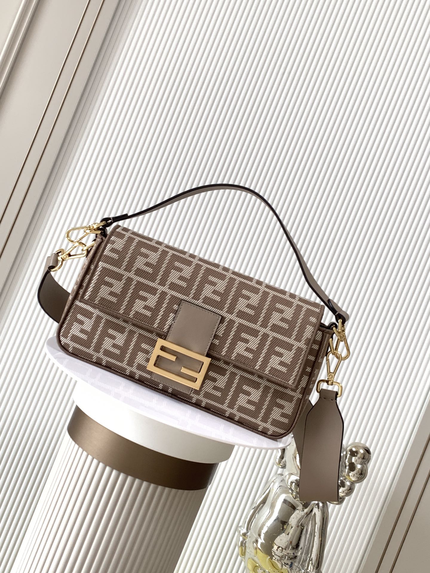 [TOP] FENDI Baguette Bag 27x6x15cm - Gray - 711 Luxury