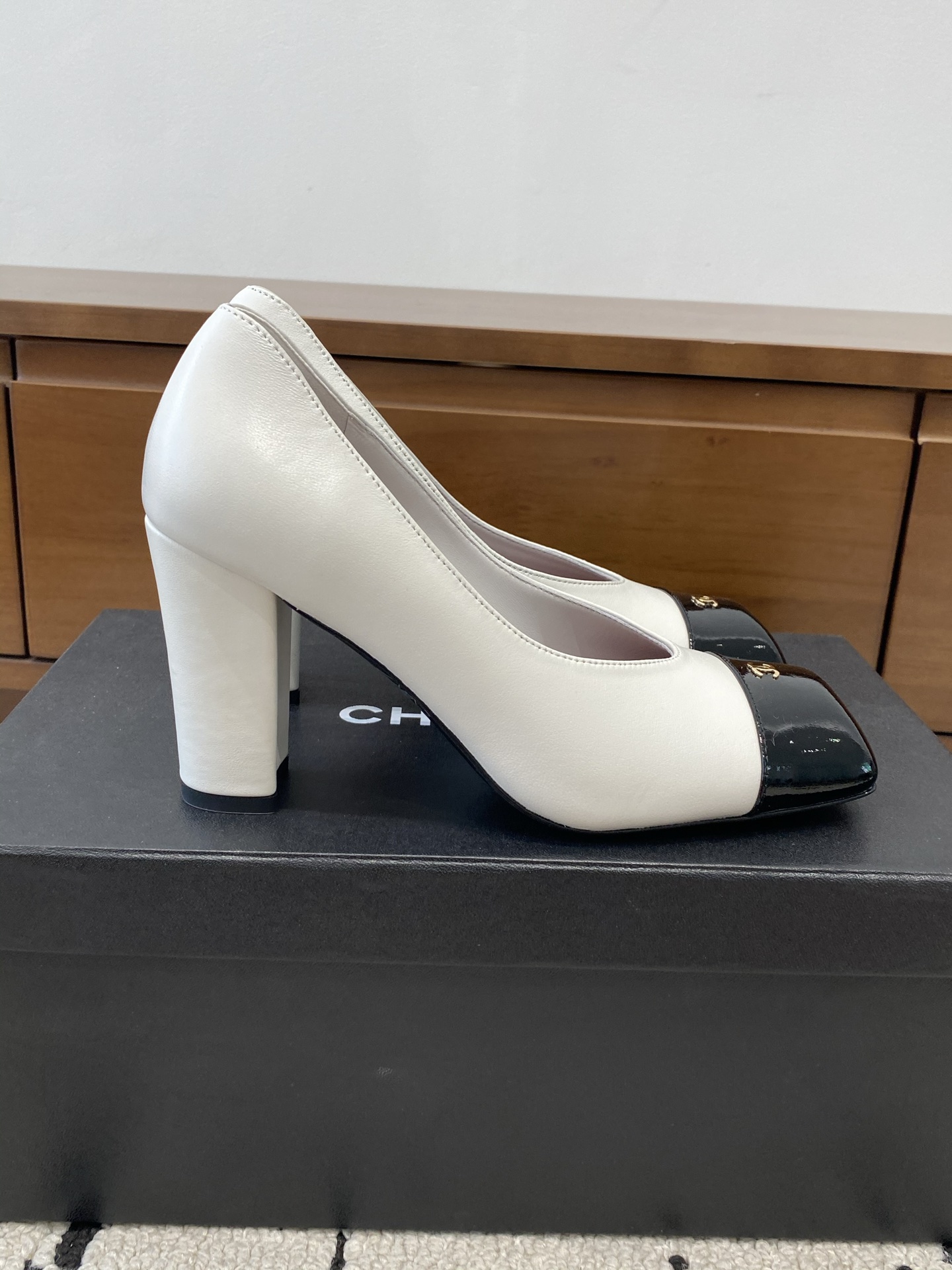 [TOP] CHANEL Pumps - White - 711 Luxury