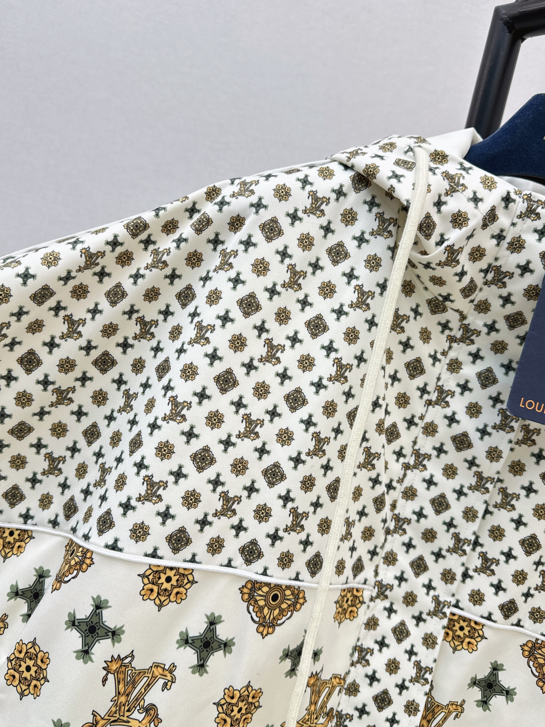 [TOP] Louis Vuitton LV Hooded Zip-Up Monogram Trench Coat - White