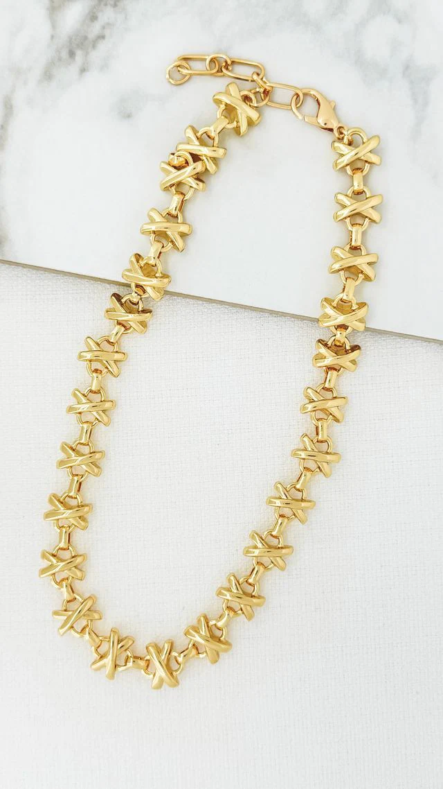 Cross Detail Chain Necklace