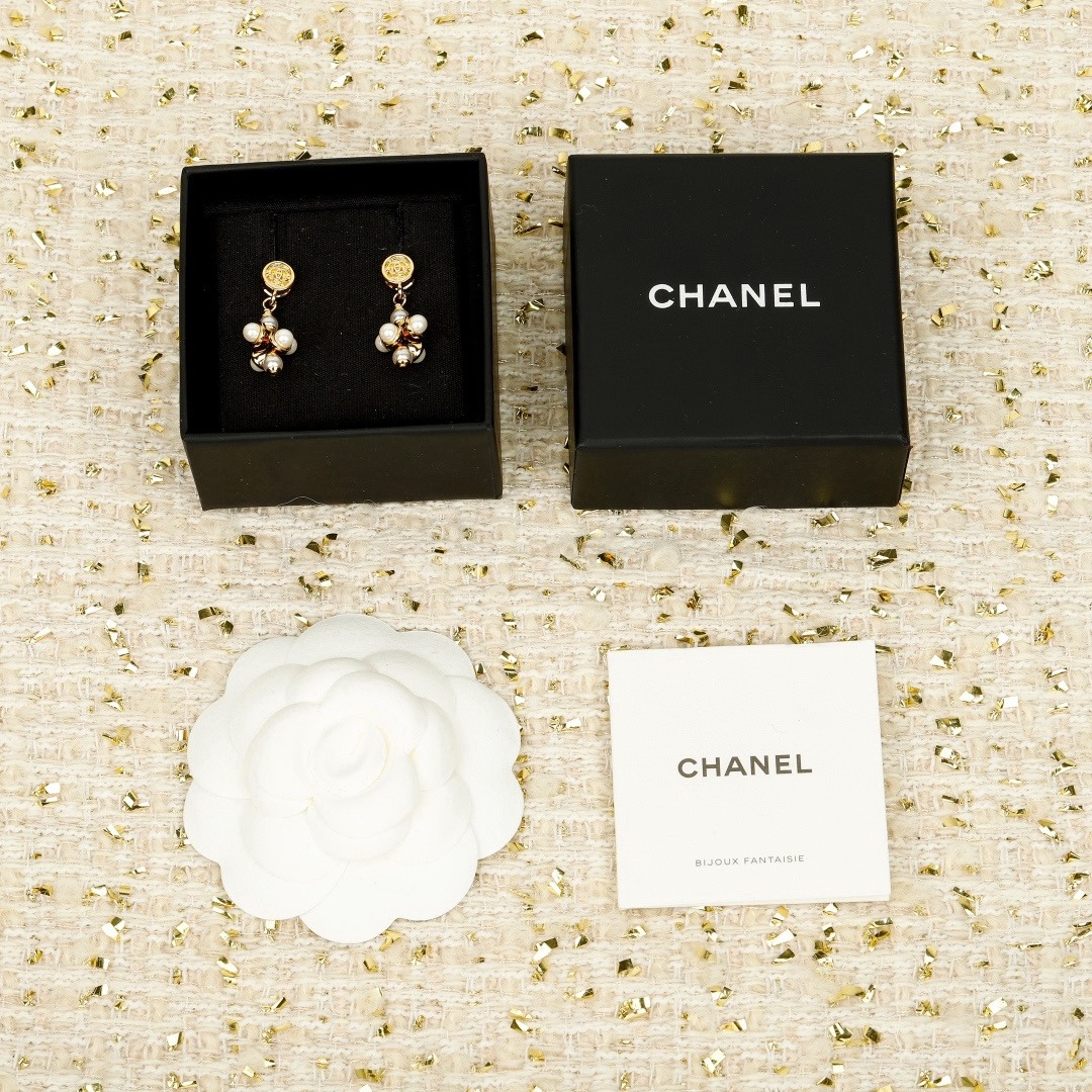 [TOP] CHANEL Earrings - Gold