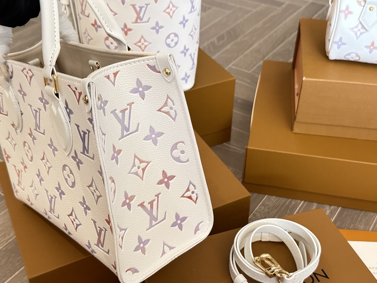 Louis Vuitton Onthego Tote Bag White with Multicolor Patterns (Replica)