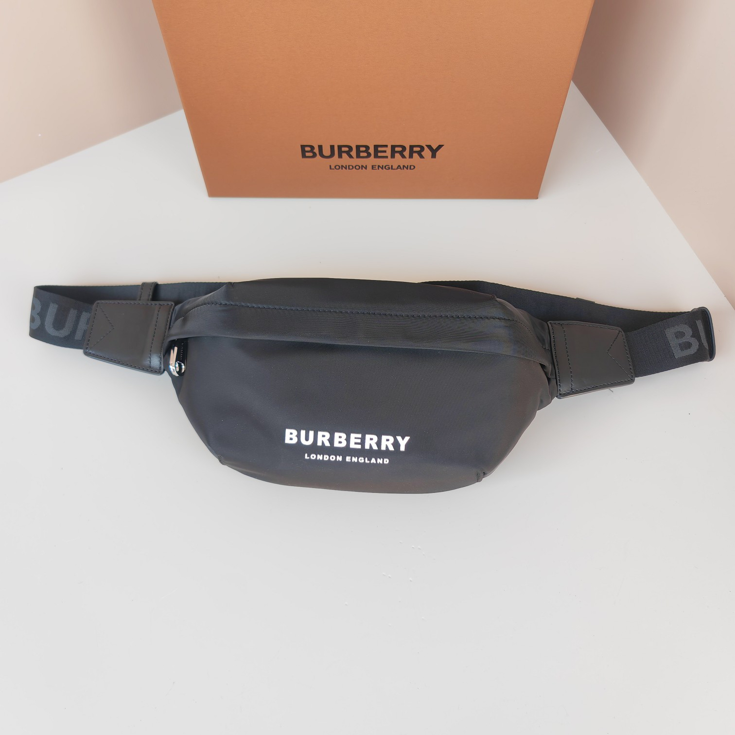 [TOP] BURBERRY Nylon Belt Bag 31 x 7.5 x 16cm - Black - 711 Luxury