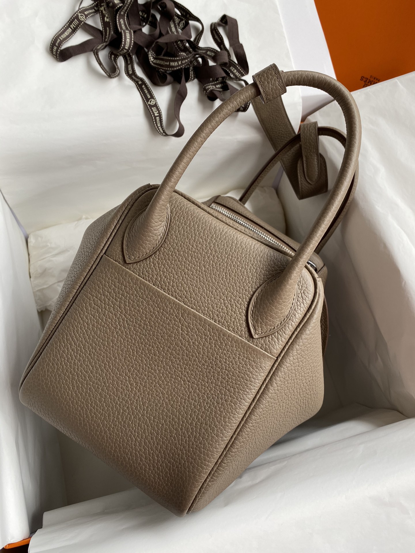 [TOP] HERMES Lindy Taurillon Clemence Leather 30 CM - Grey - SHW - 711 Luxury