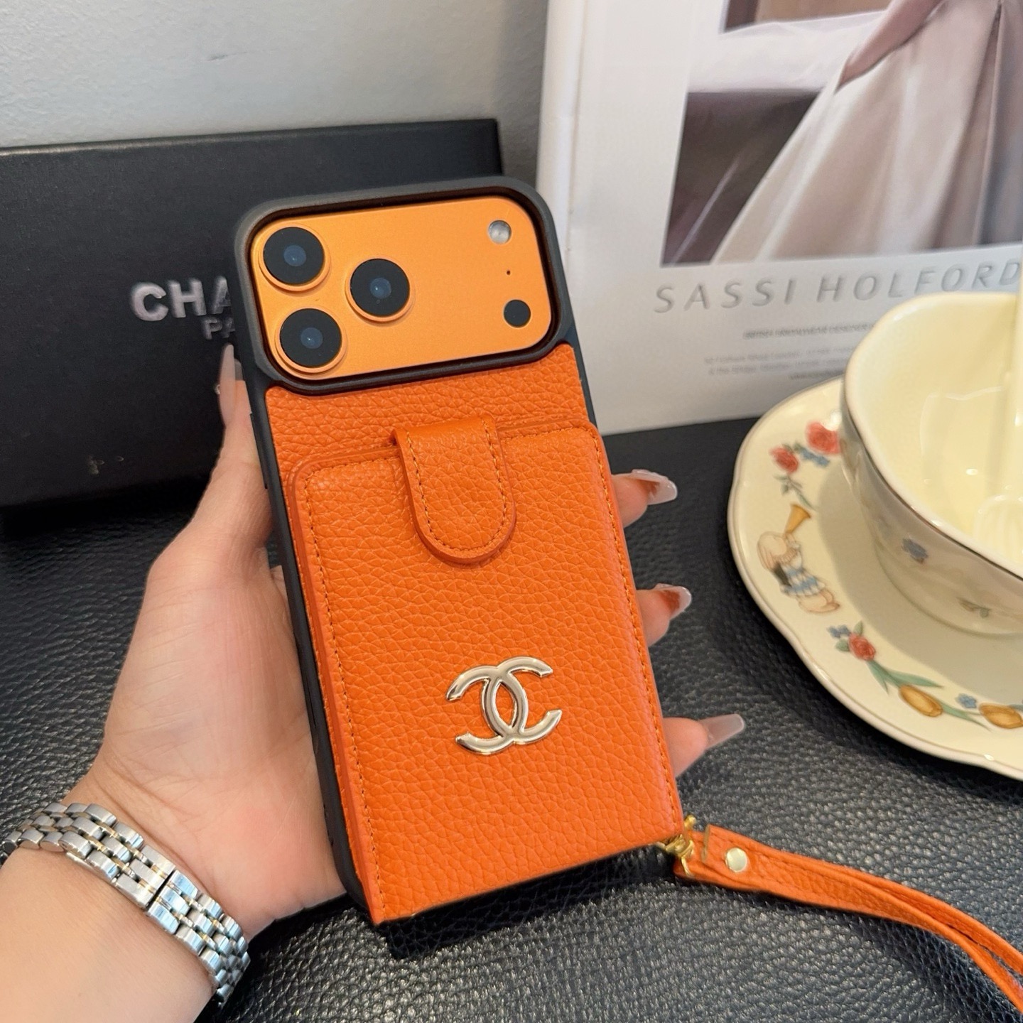 [TOP] CHANEL Phone Case - Orange - 711 Luxury