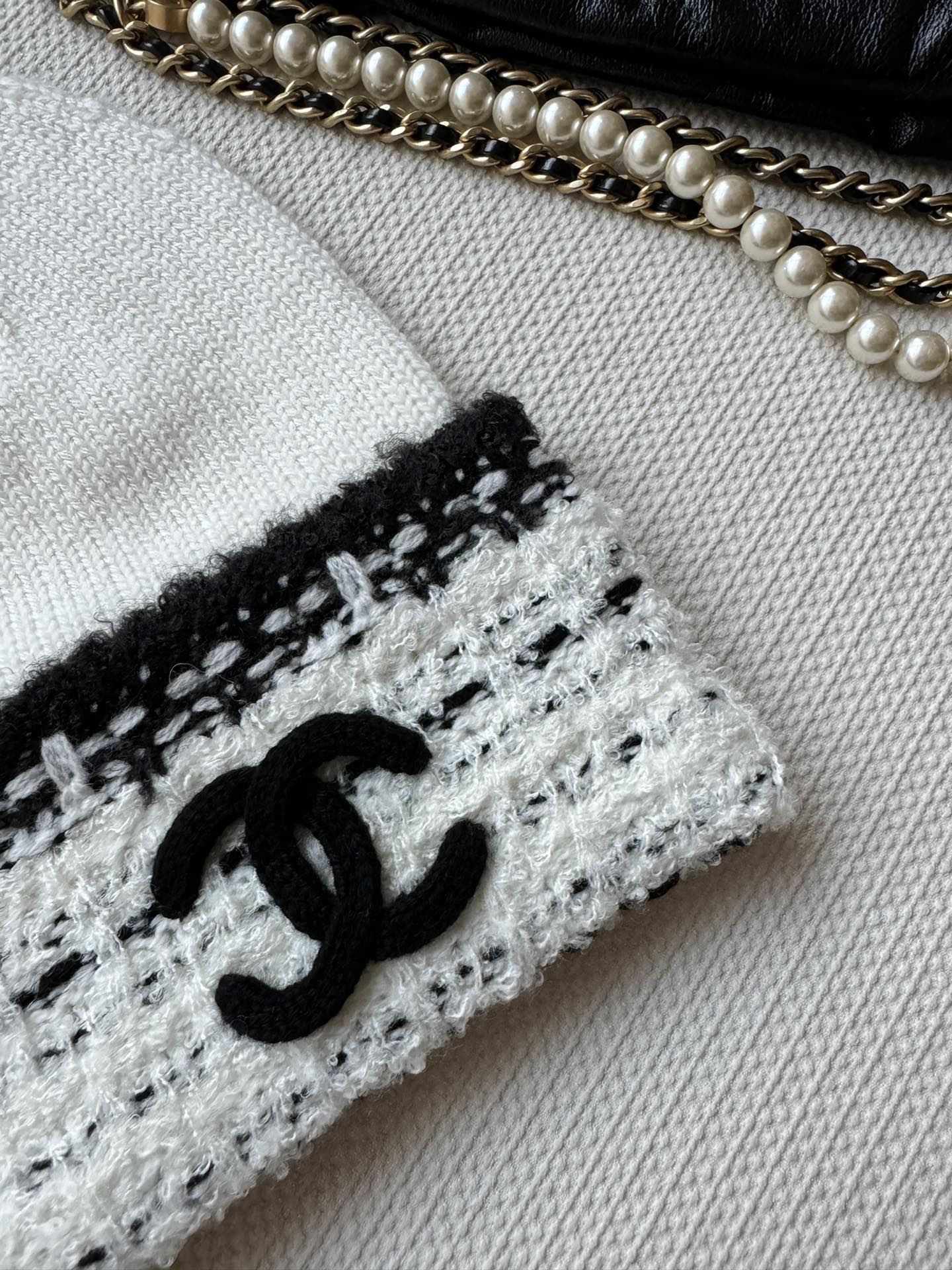 [TOP] CHANEL Knitted Hat - White