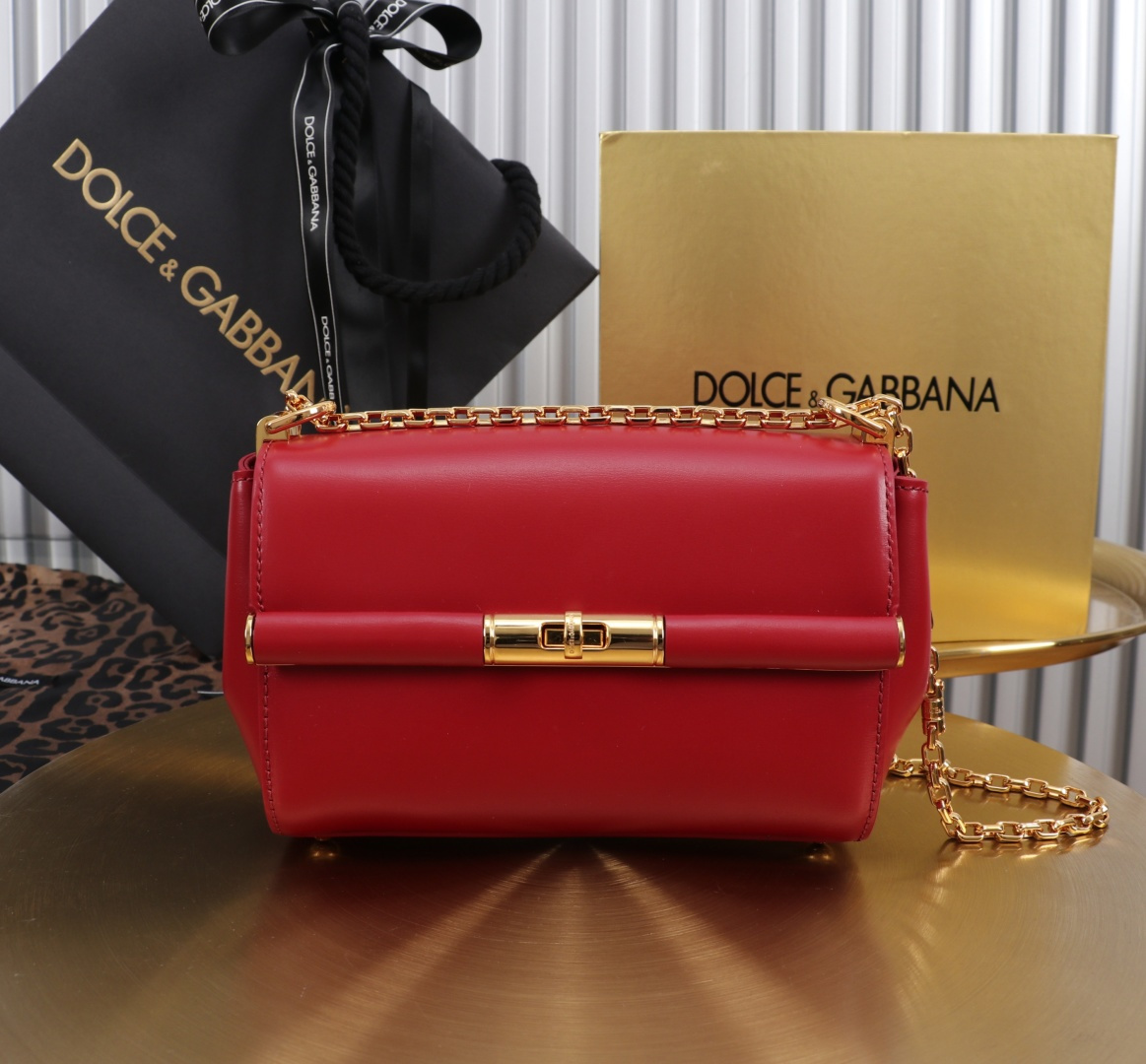 [TOP] Dolce & Gabbana D&G Shoulder Bag 18x10.6x7cm - Red