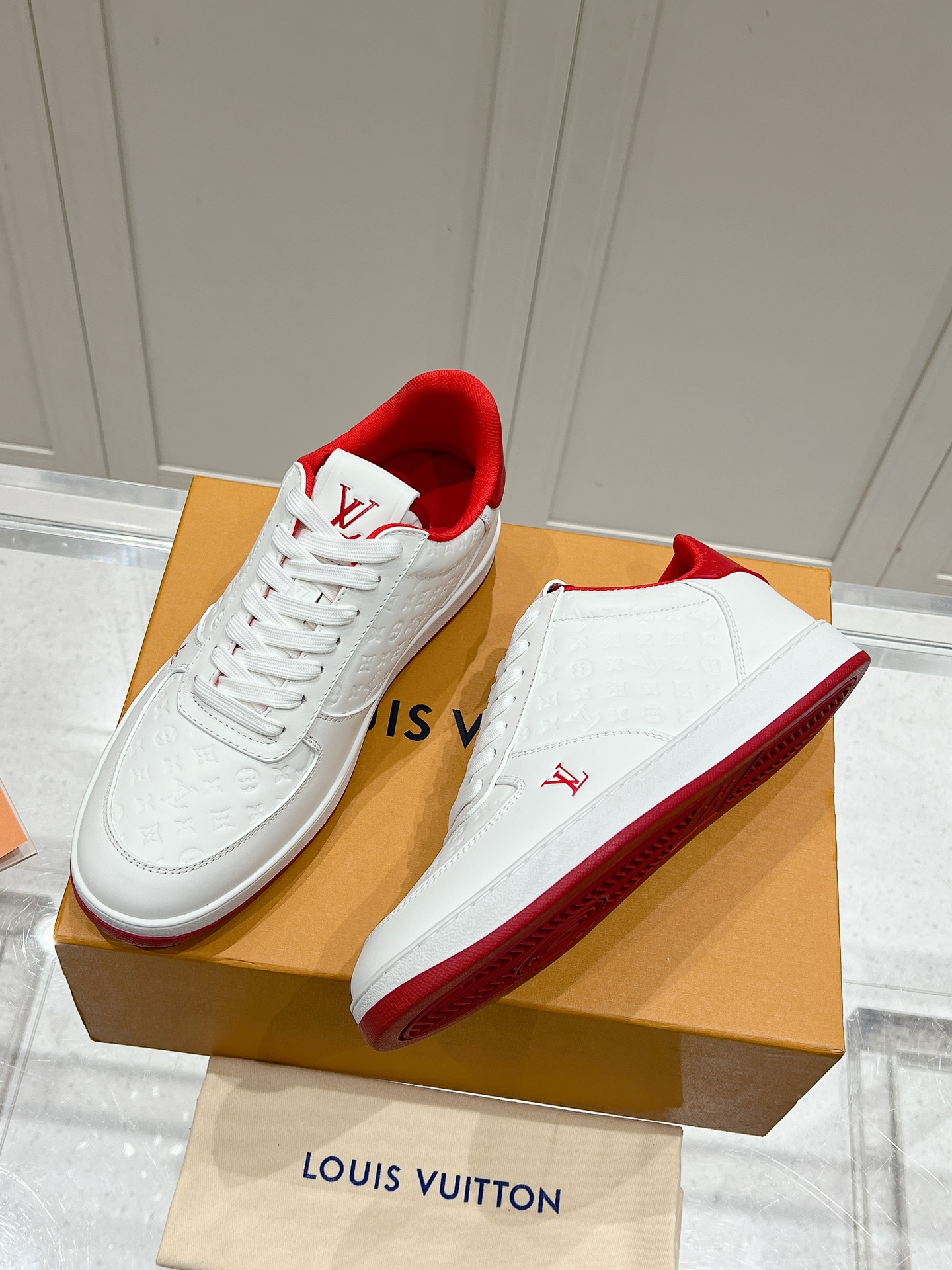 [TOP] Louis Vuitton LV Men's Casual Shoes - White and Red - 711 Luxury