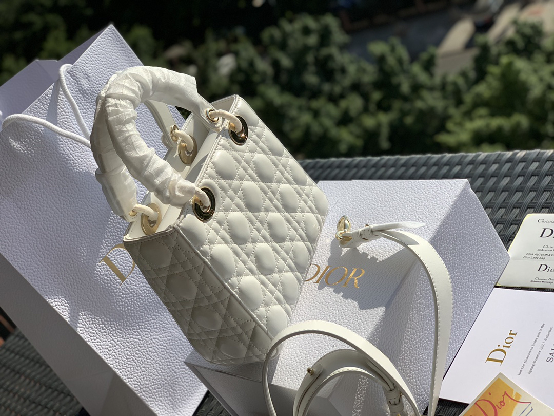[TOP] Christian Dior Lady Dior Bag Lambskin 20x16.5x8cm - White