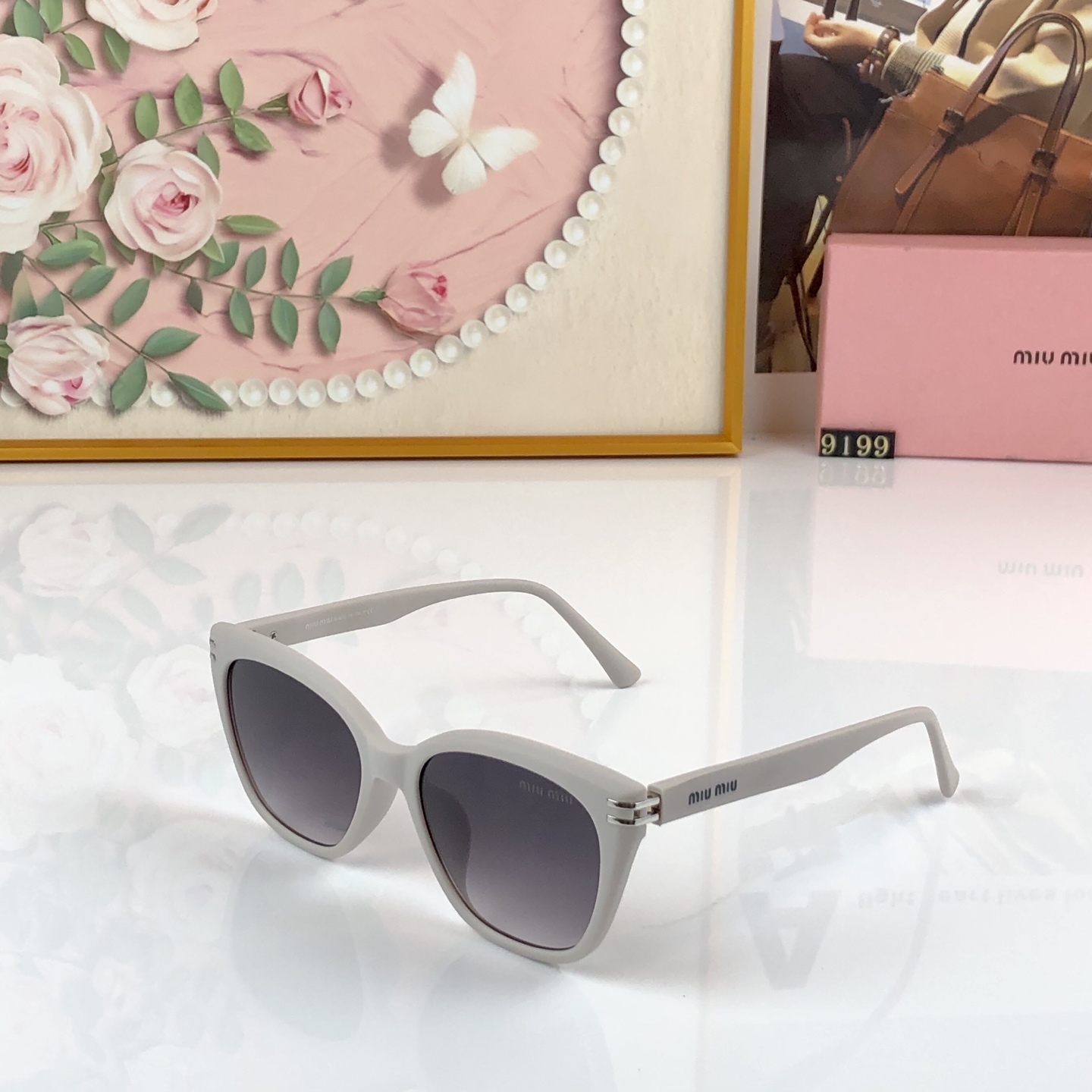 [TOP] Miu Miu Sunglasses -Grey - 711 Luxury