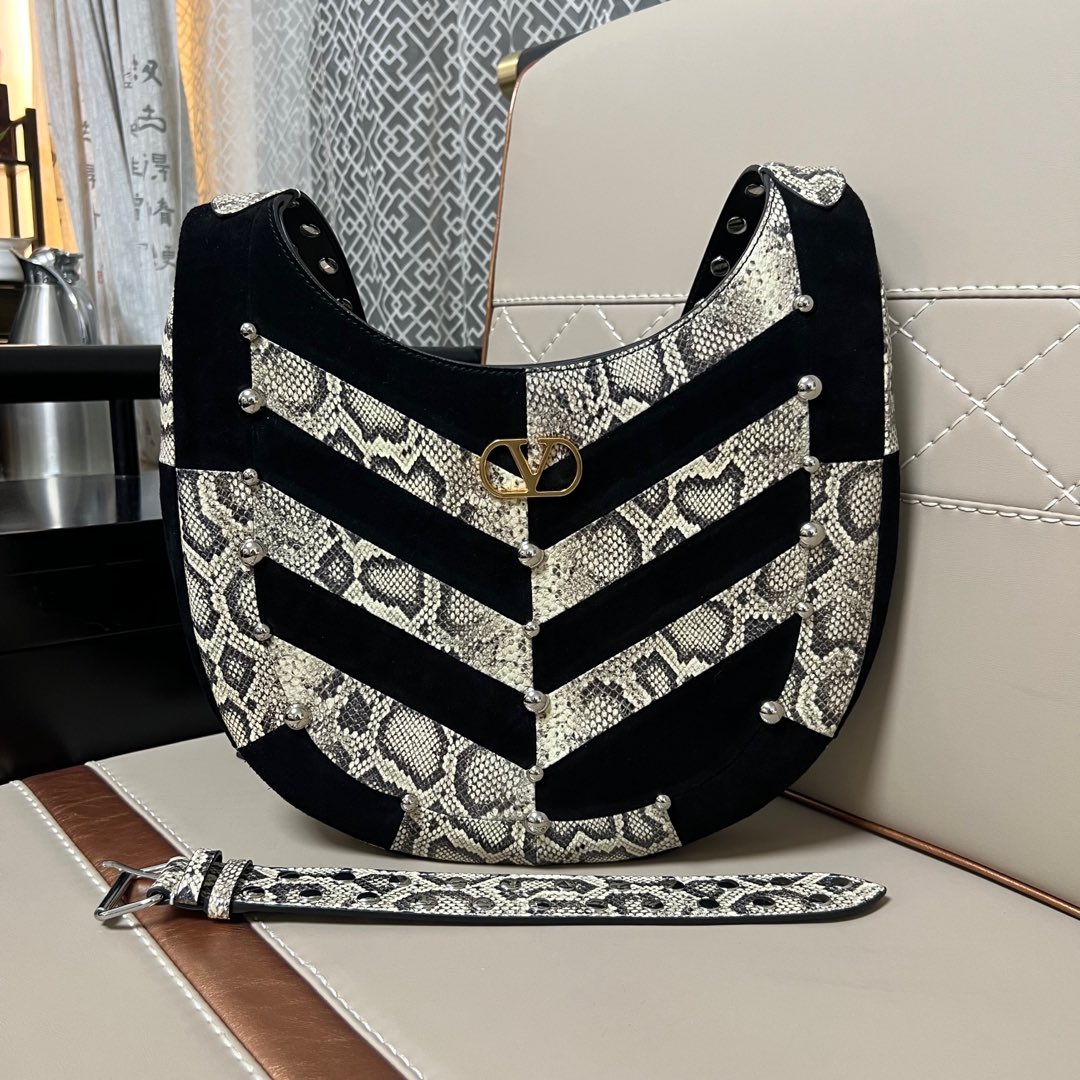 [TOP] VALENTINO GARAVANI  HOBO Bag  35 X  27 X  4 cm - Black