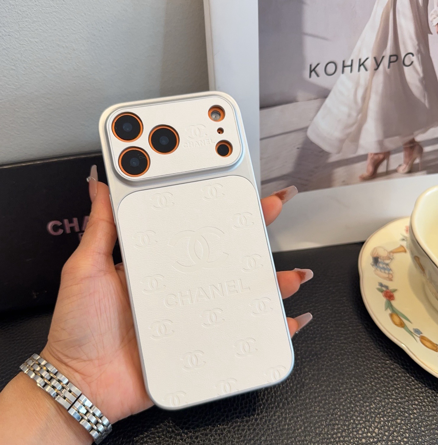 [TOP] CHANEL Phone Case - White - 711 Luxury