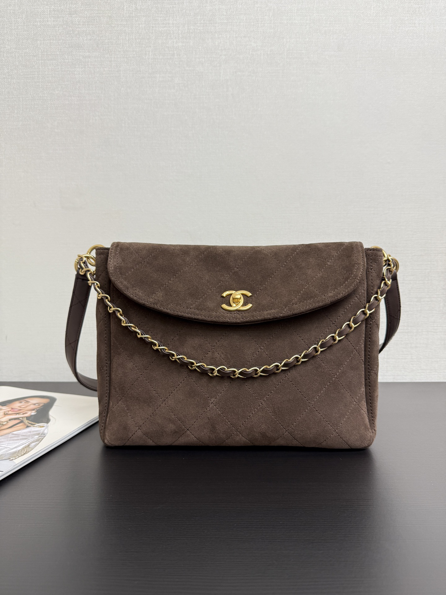 [TOP] CHANEL Messenger Bag 21.5x30x6cm - Chocolate & GHW