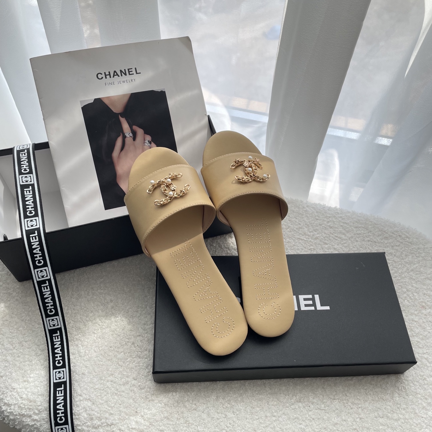 [TOP] CHANEL Flat Sandals - Khaki