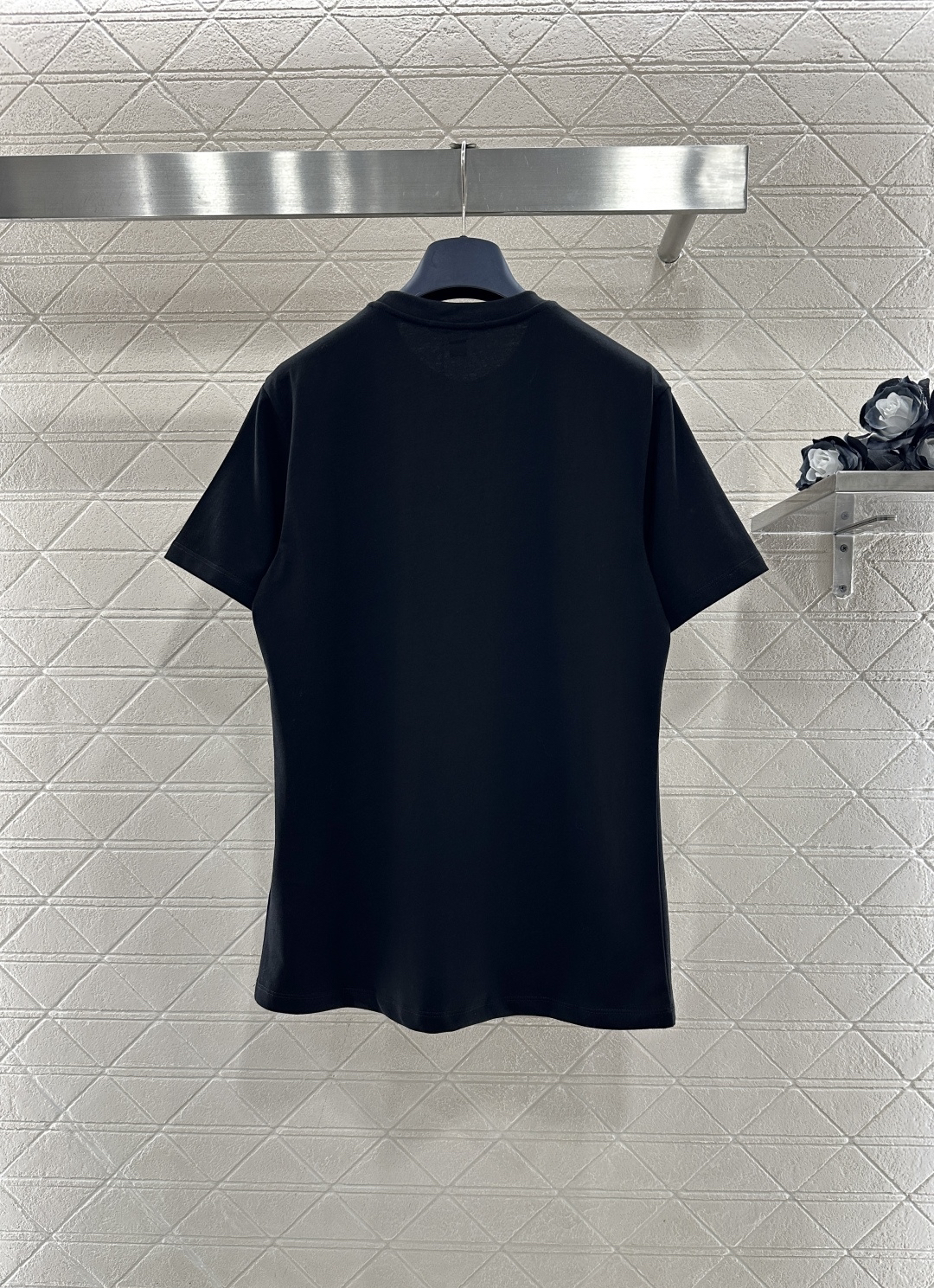 [TOP] Louis Vuitton LV Short-Sleeve T-Shirt - Black