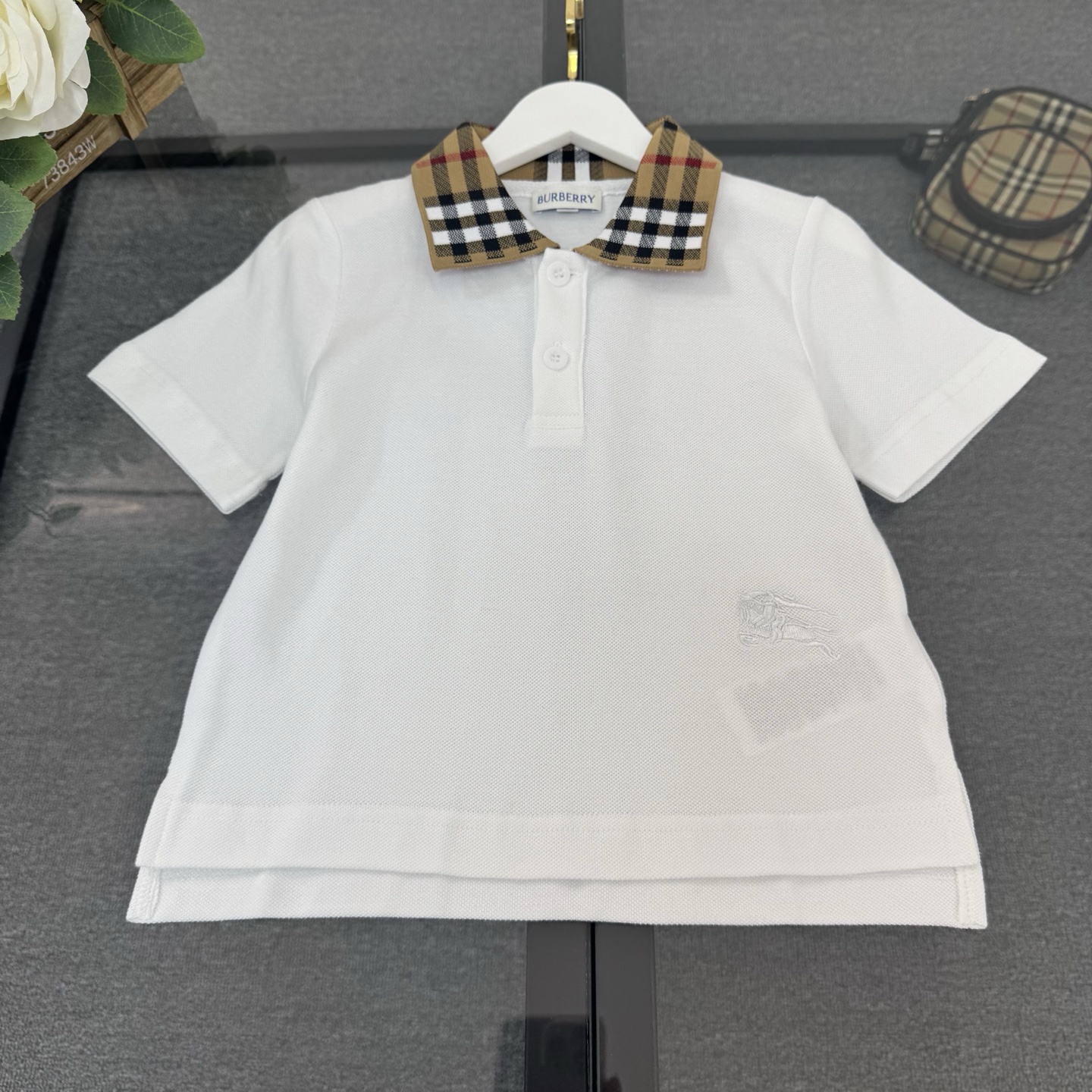 Burberry Unisex Kids White Vintage Plaid Collar Polo Shirt & Khaki Cuffed Plaid Shorts Two Piece Set Boys Girls Sizes 100-160
