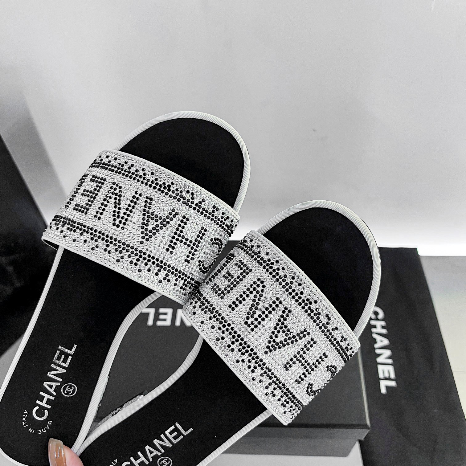 [TOP] CHANEL  Sandal - Black