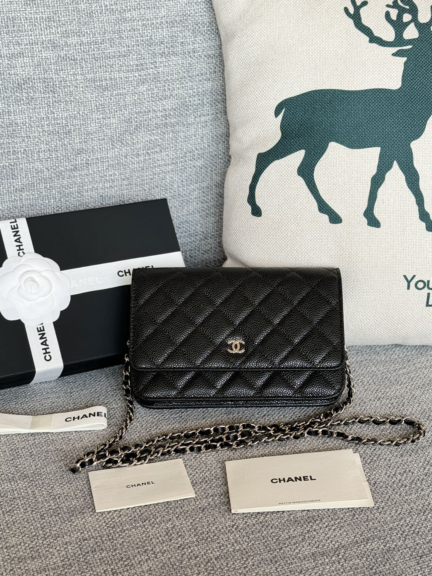 [TOP] CHANEL Woc Bag Cowhide 19x12x3cm - Black & SHW - 711 Luxury