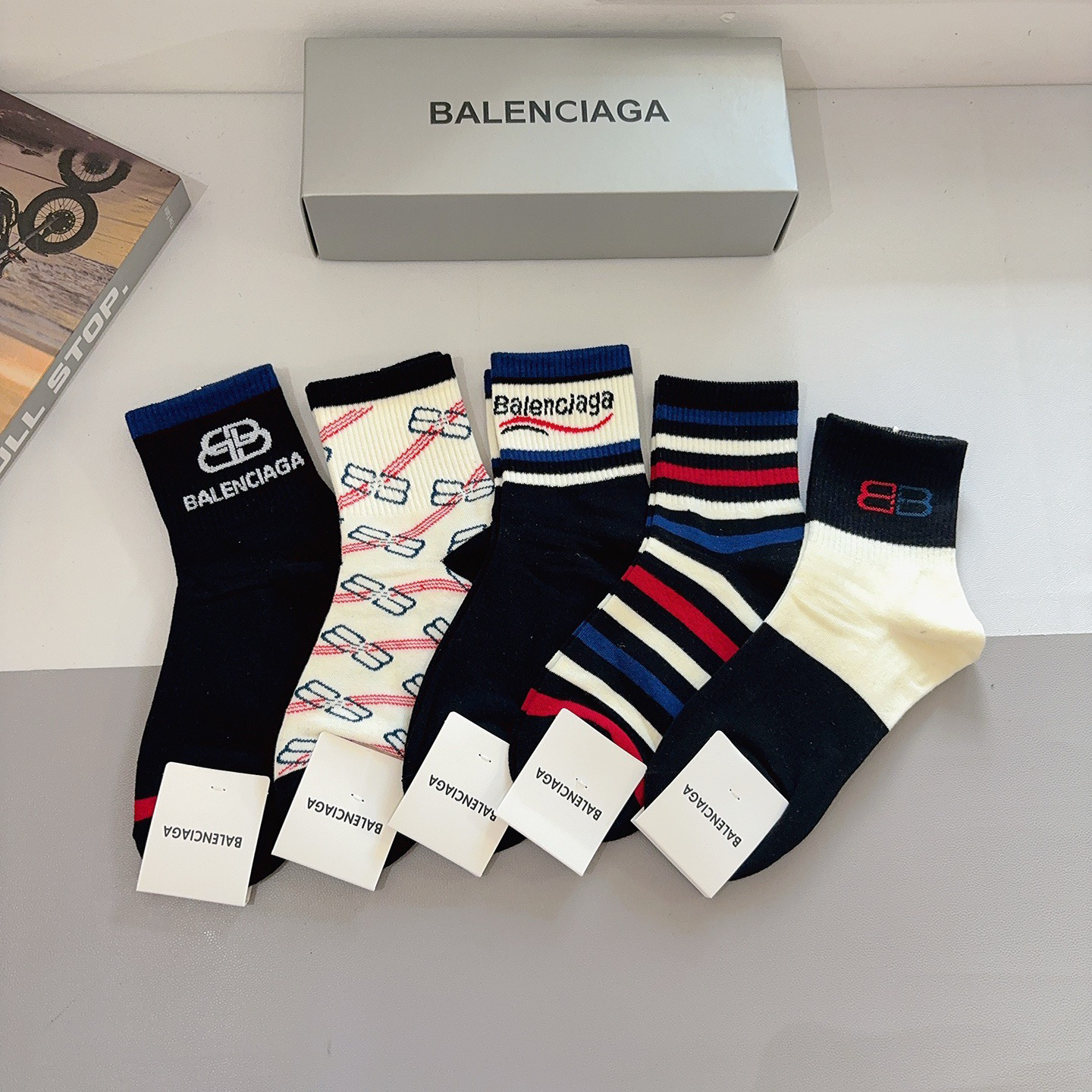 [TOP] BALENCIAGA Socks - 5 Pieces as a Set - 711 Luxury