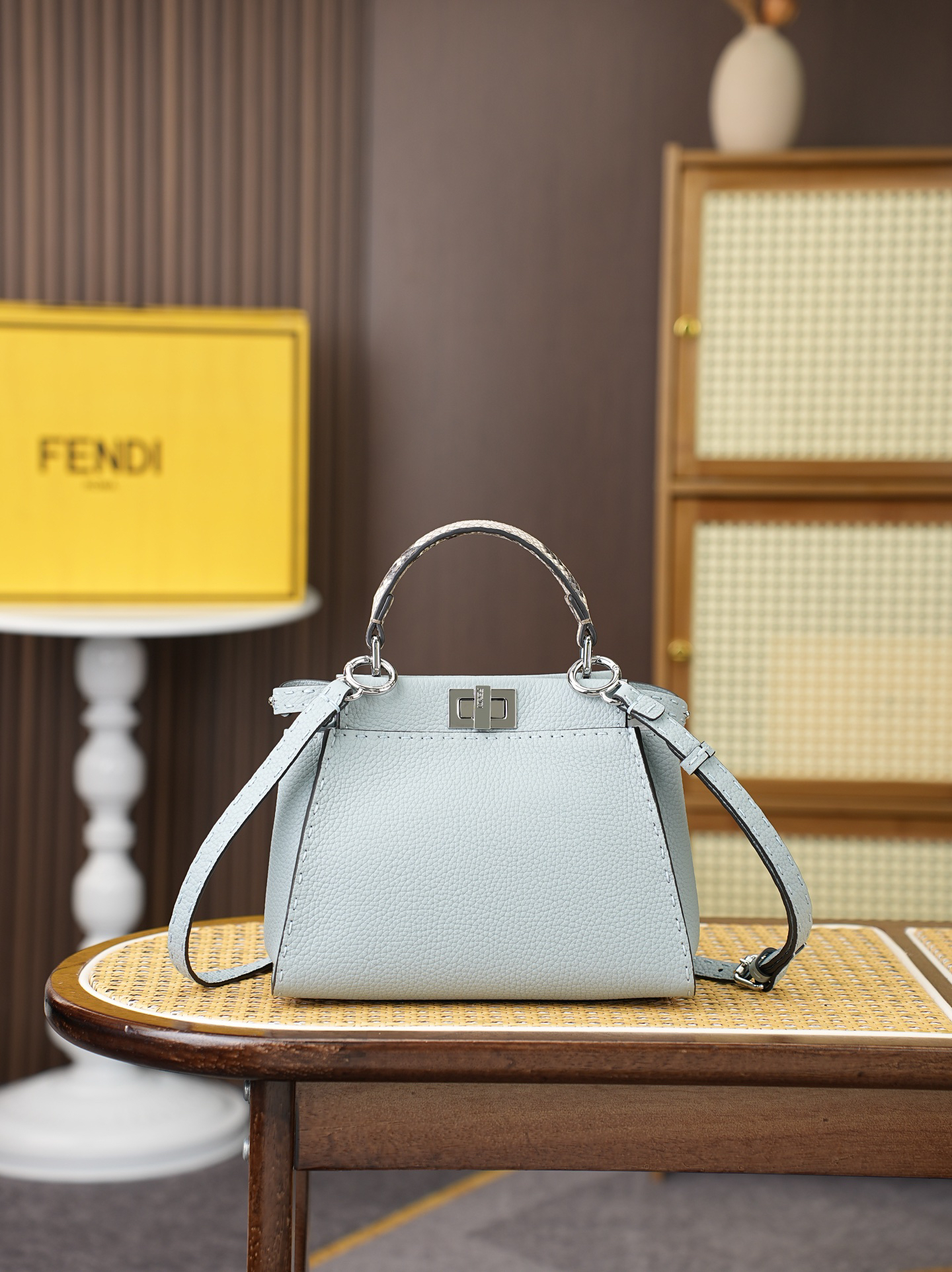 [TOP] FENDI Peekaboo Bag 23x11x18cm - Light Blue - 711 Luxury