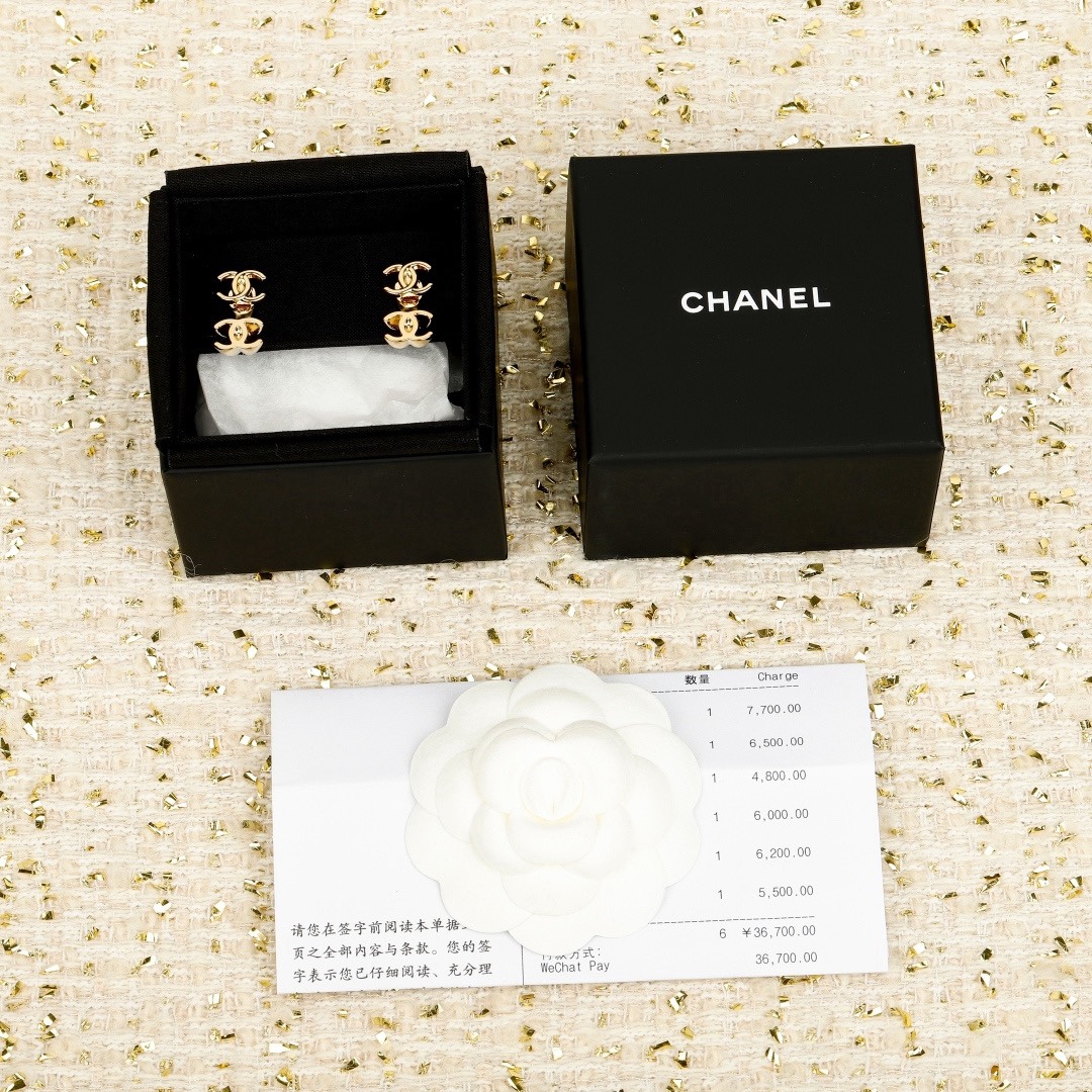 [TOP] CHANEL Earrings - Gold