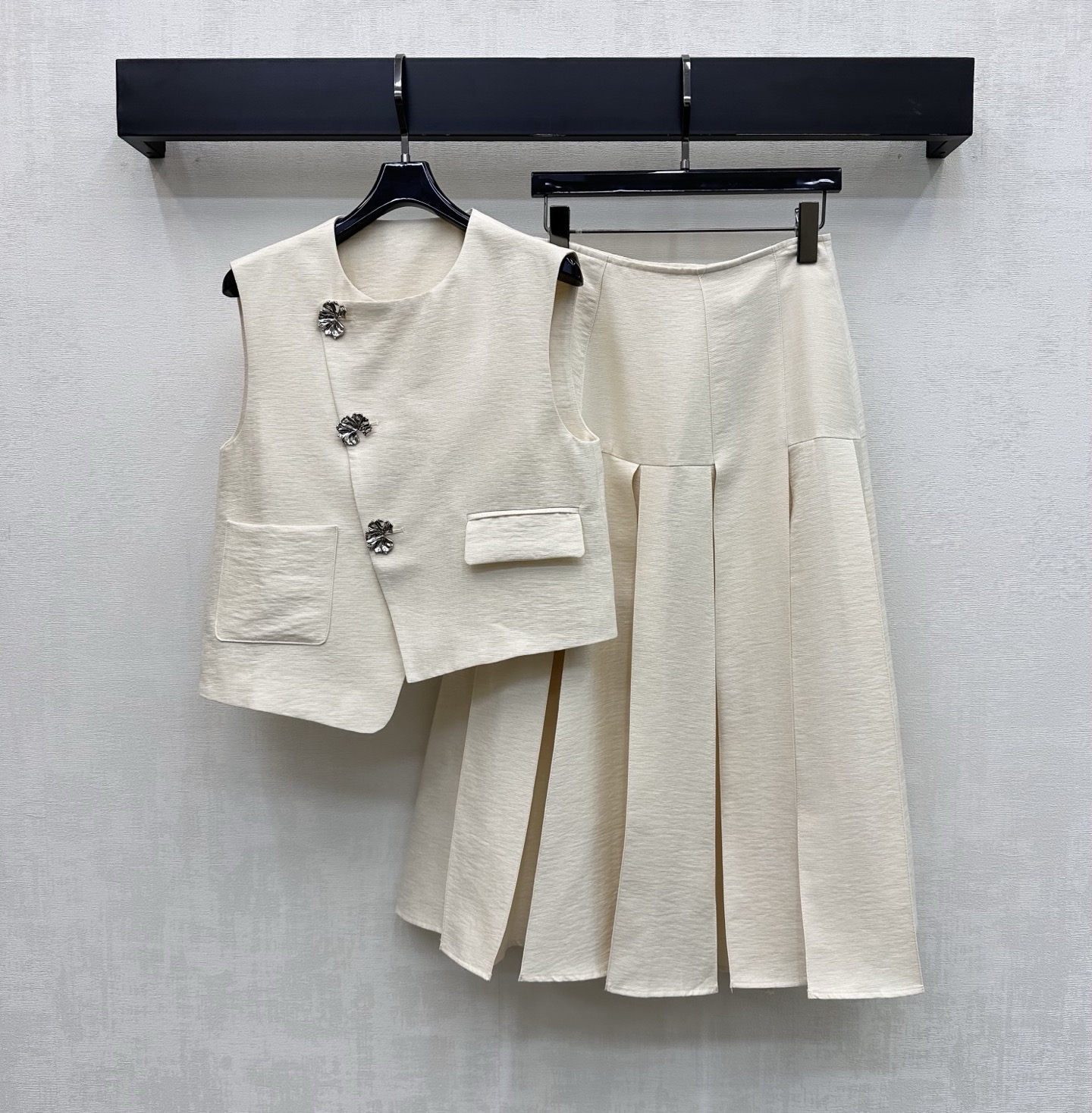 [TOP] CHANEL Vest + Skirt Set - White - 711 Luxury