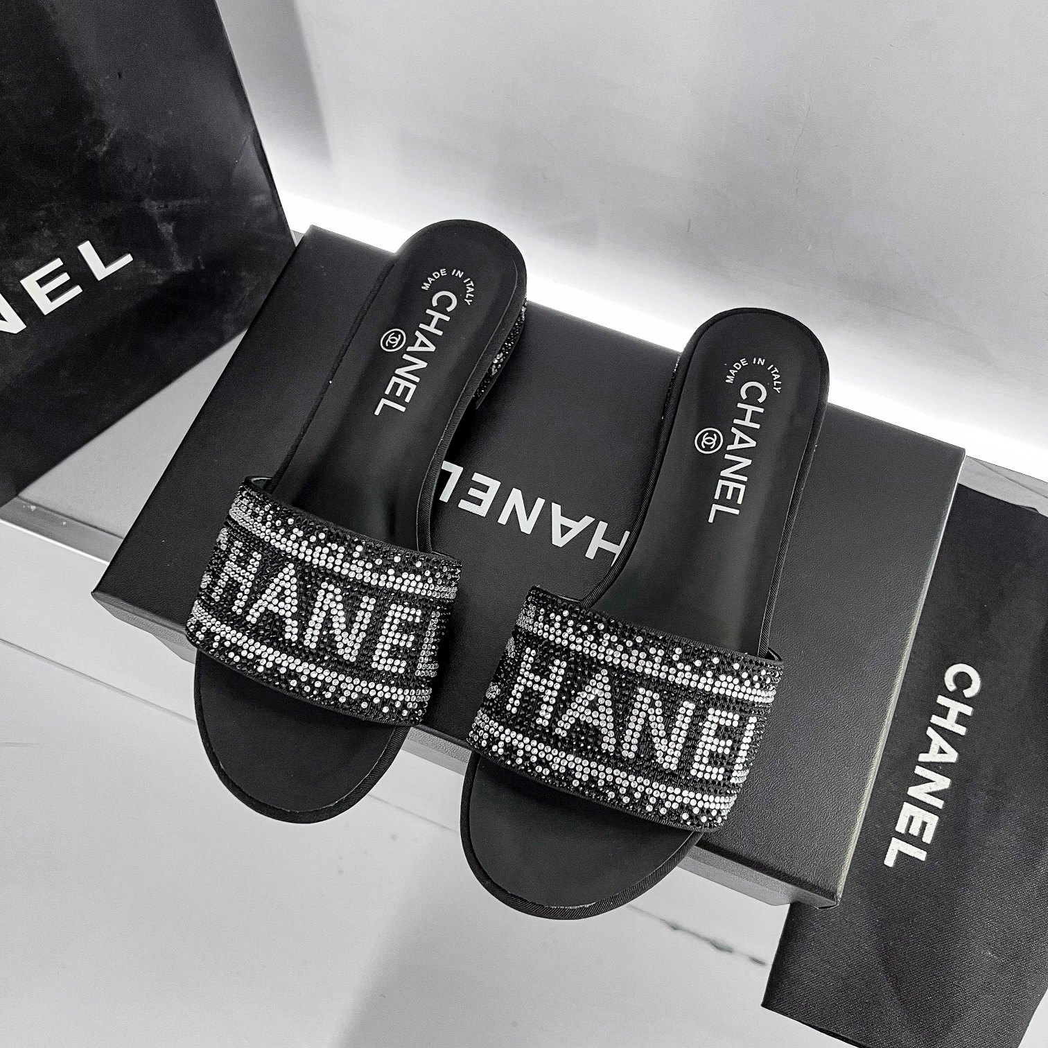 [TOP] CHANEL  Sandal - Black