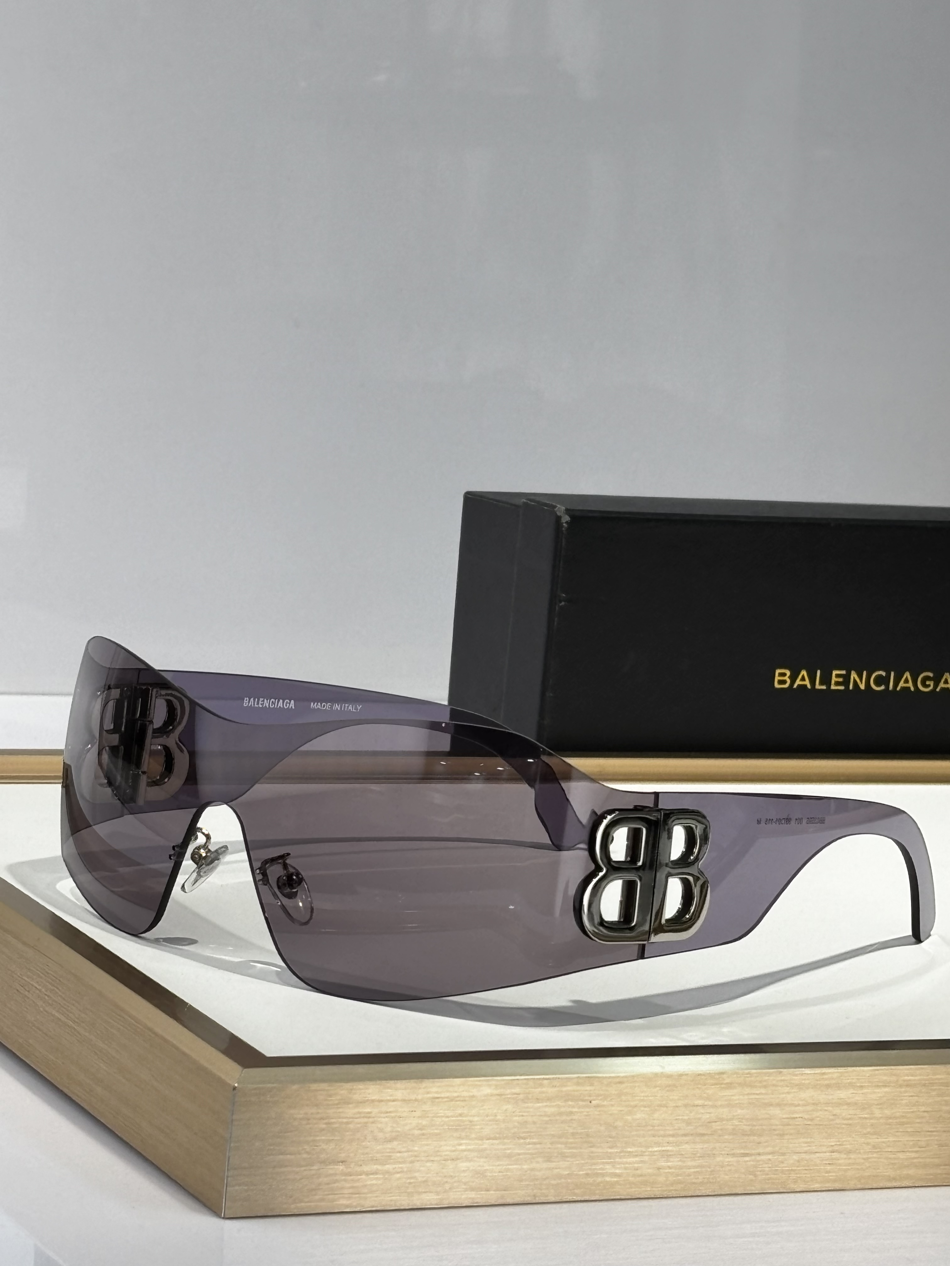 Balenciaga Sunglasses Balenciaga Bossy Mask Sunglasses #386650 View 2 | Nigo Office