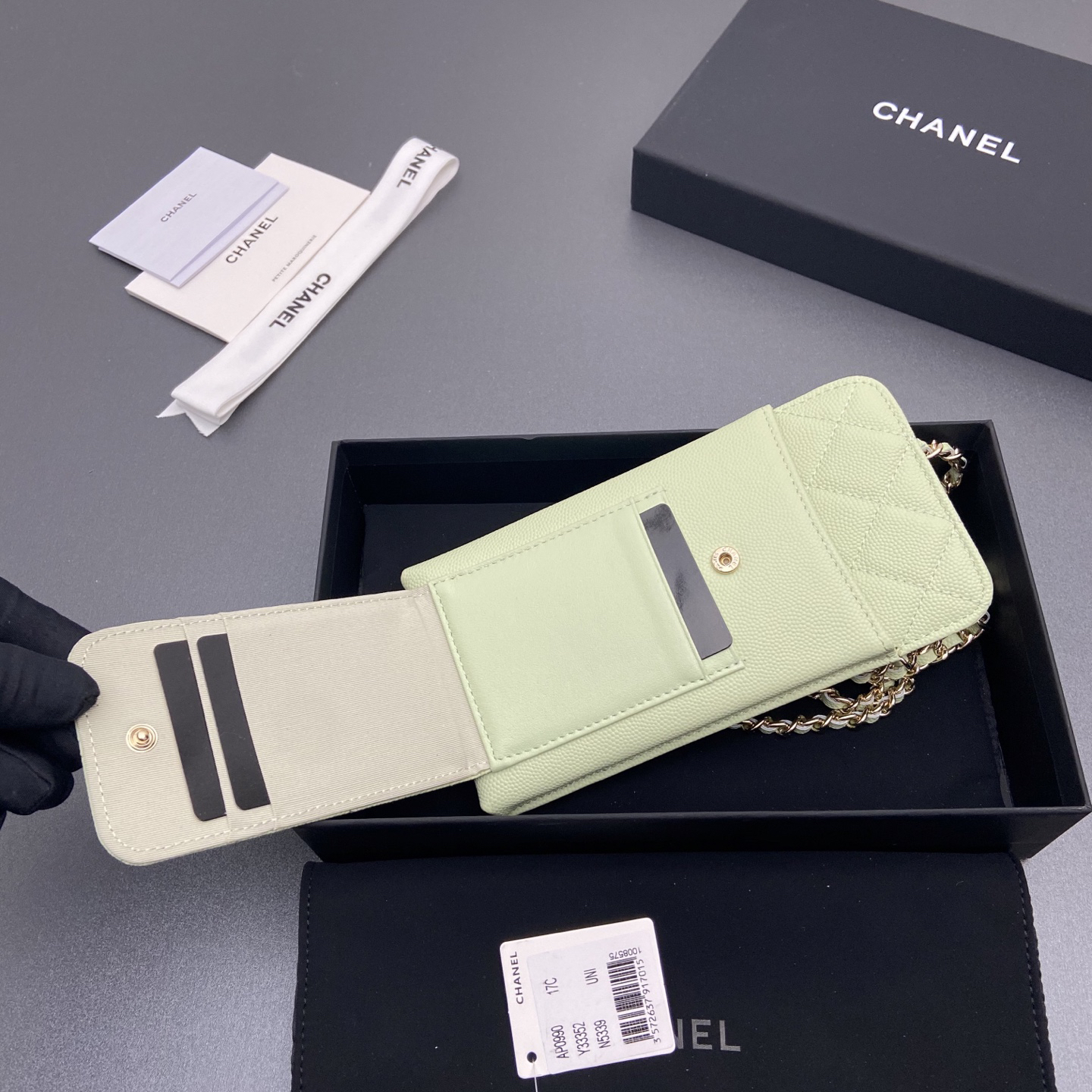 [TOP] CHANEL Phone Bag 18.5-9-3cm - Light Green