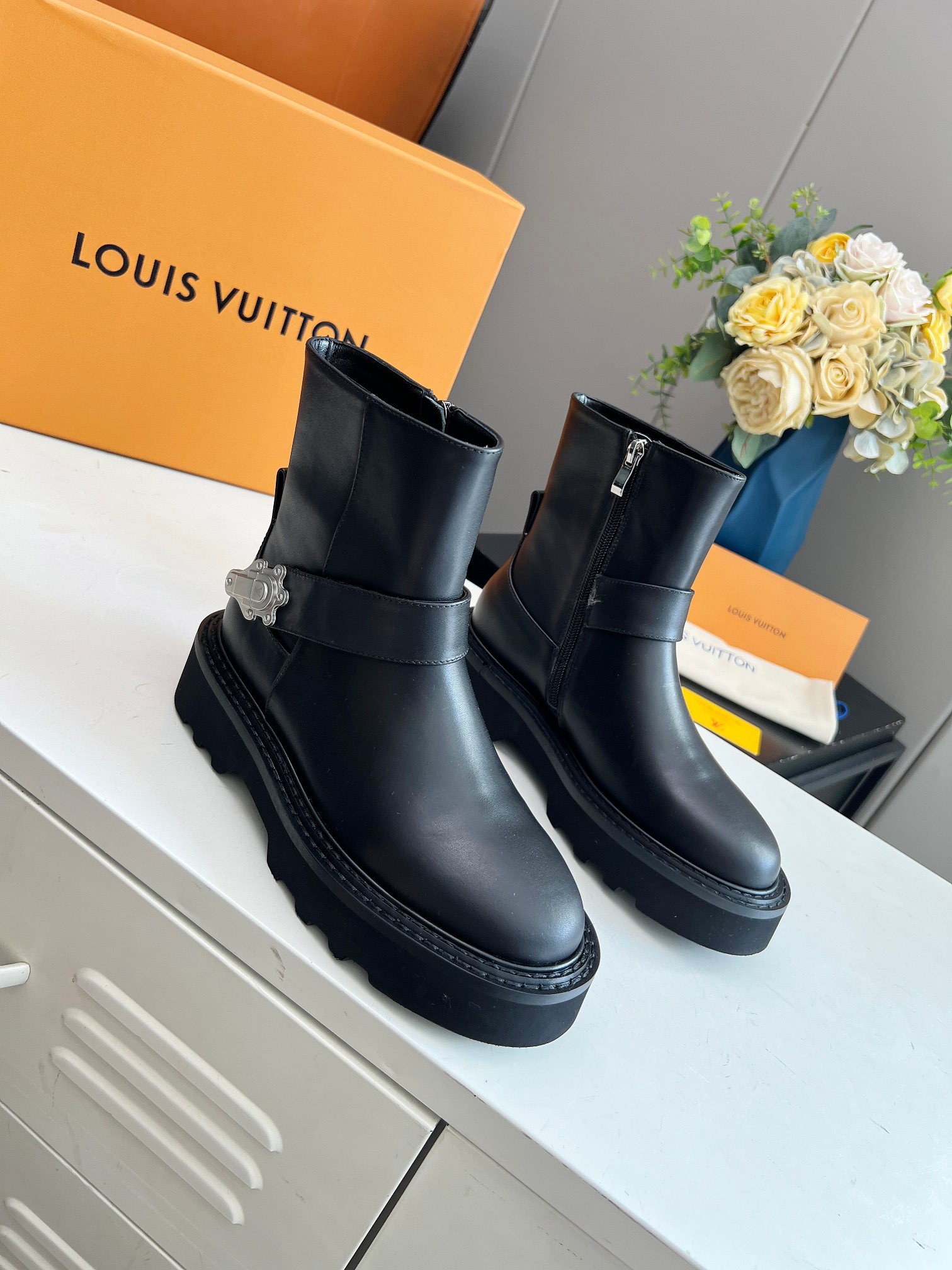 [TOP] Louis Vuitton LV Boots - Black - 711 Luxury