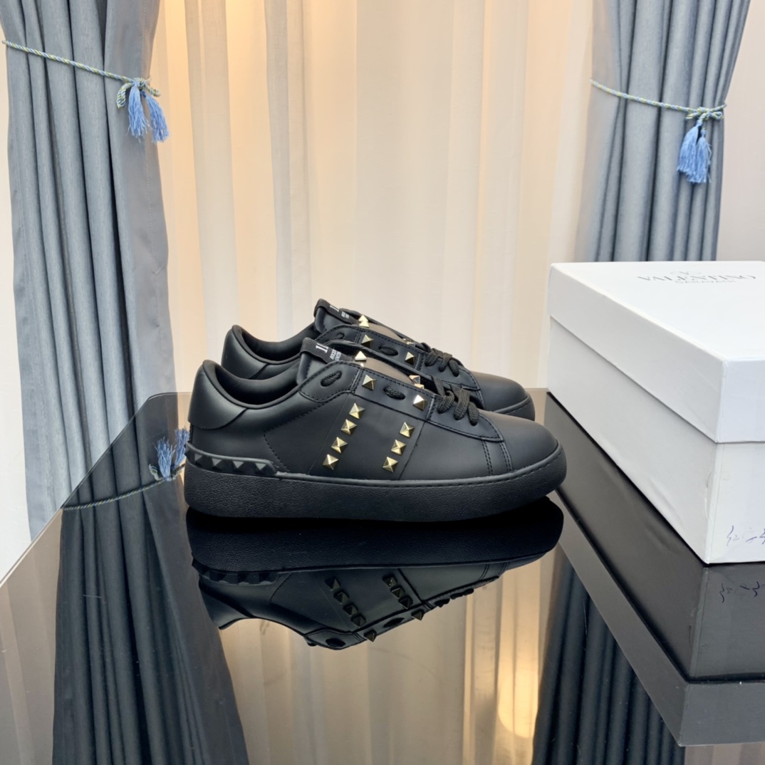 [TOP] VALENTINO Sneaker  - Black - 711 Luxury