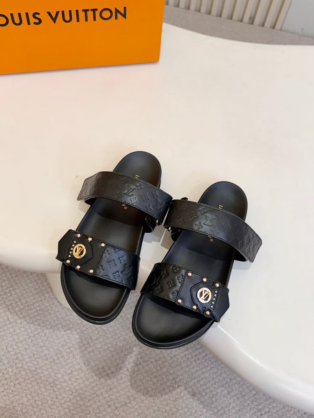[TOP] Louis Vuitton LV Sandals - Black - 711 Luxury
