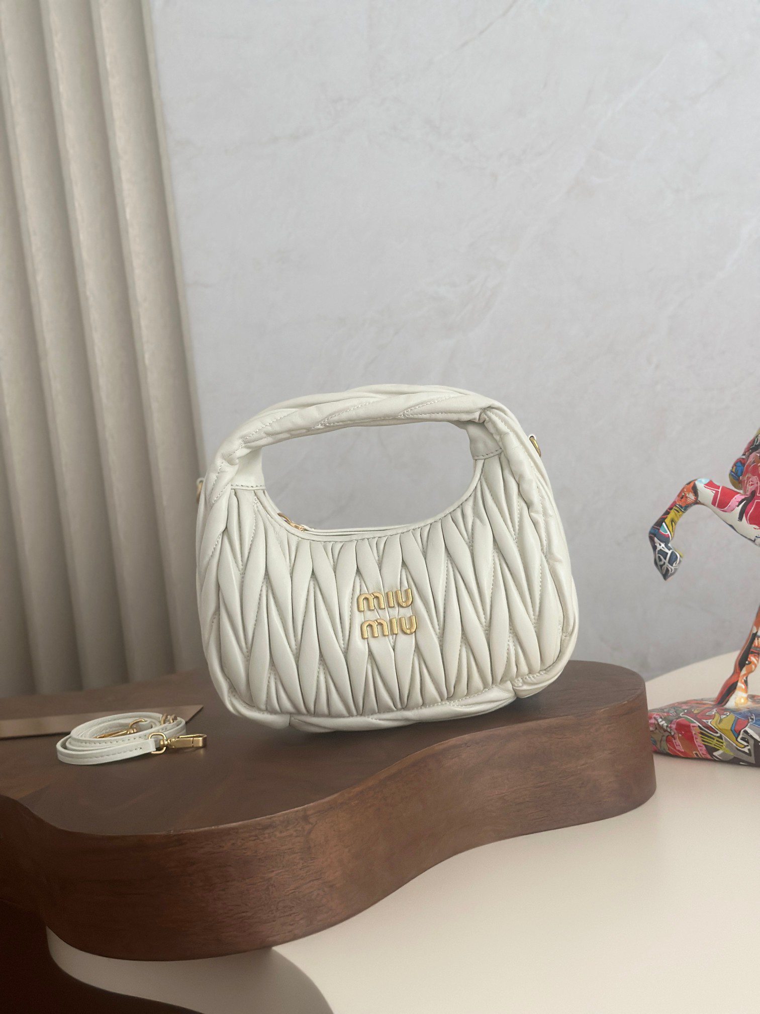 [TOP] Miu Miu MiuWander Bag Lambskin 20x17x6cm - White - 711 Luxury