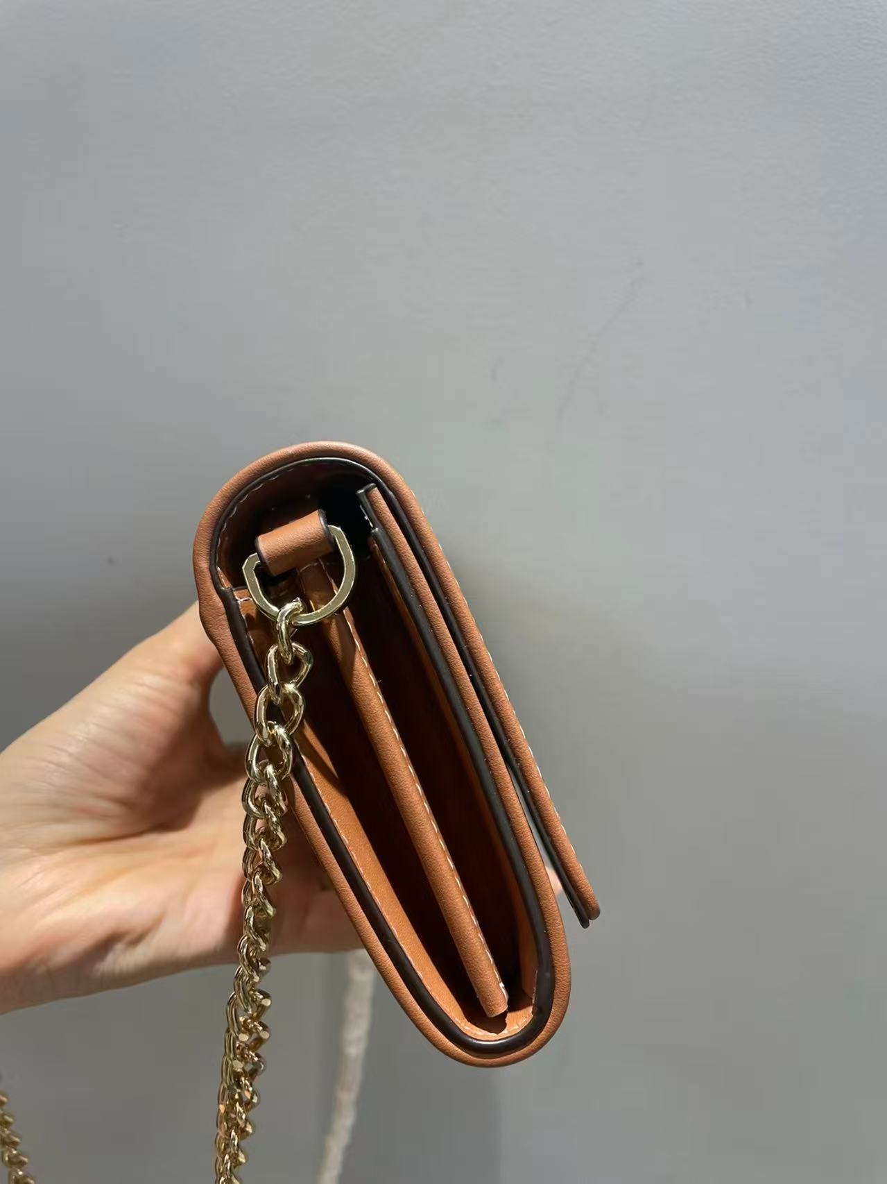[TOP] BURBERRY Check Chain Strap Wallet Bag 21x3x12cm - Brown