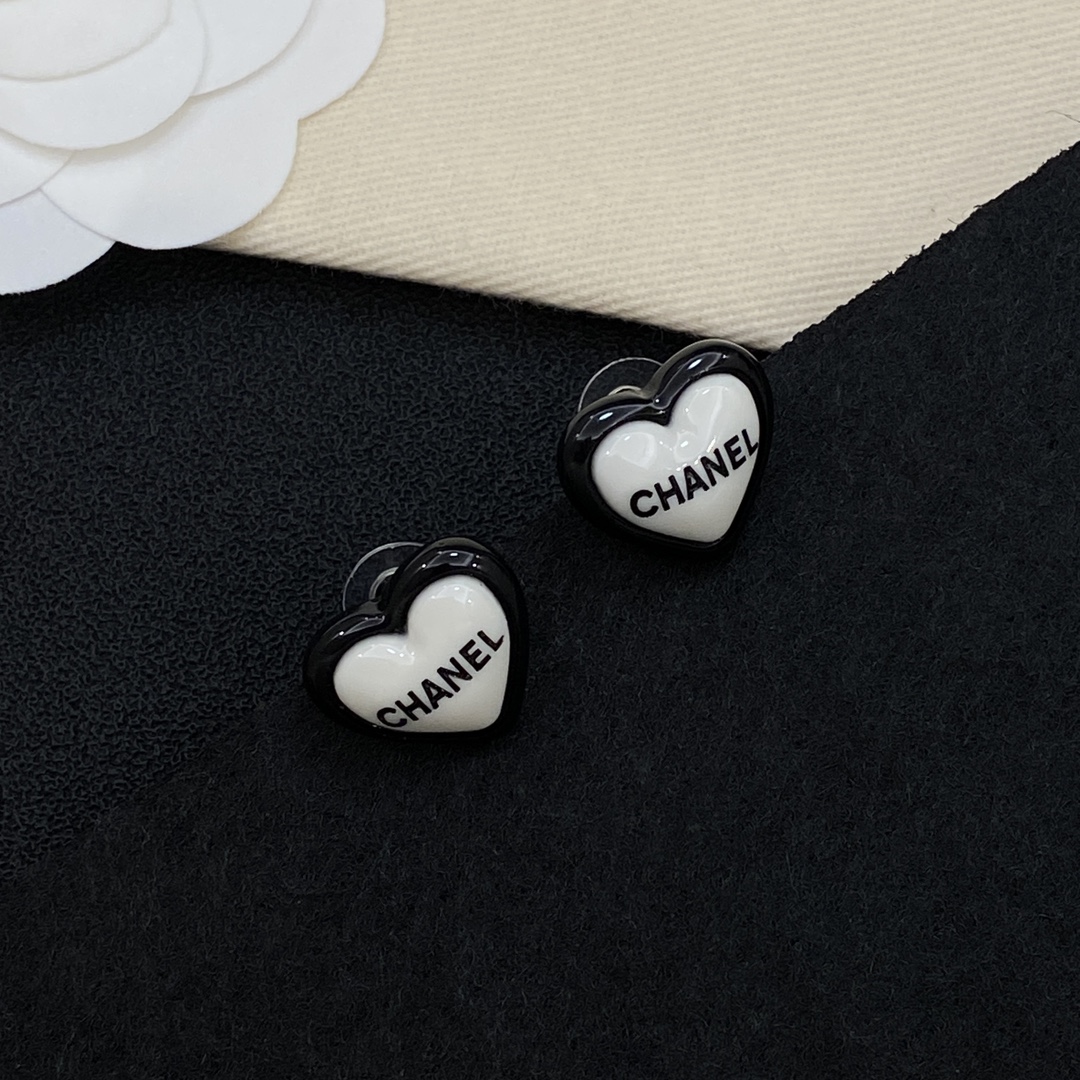 [TOP] CHANEL Heart Shape Earrings - White and Black