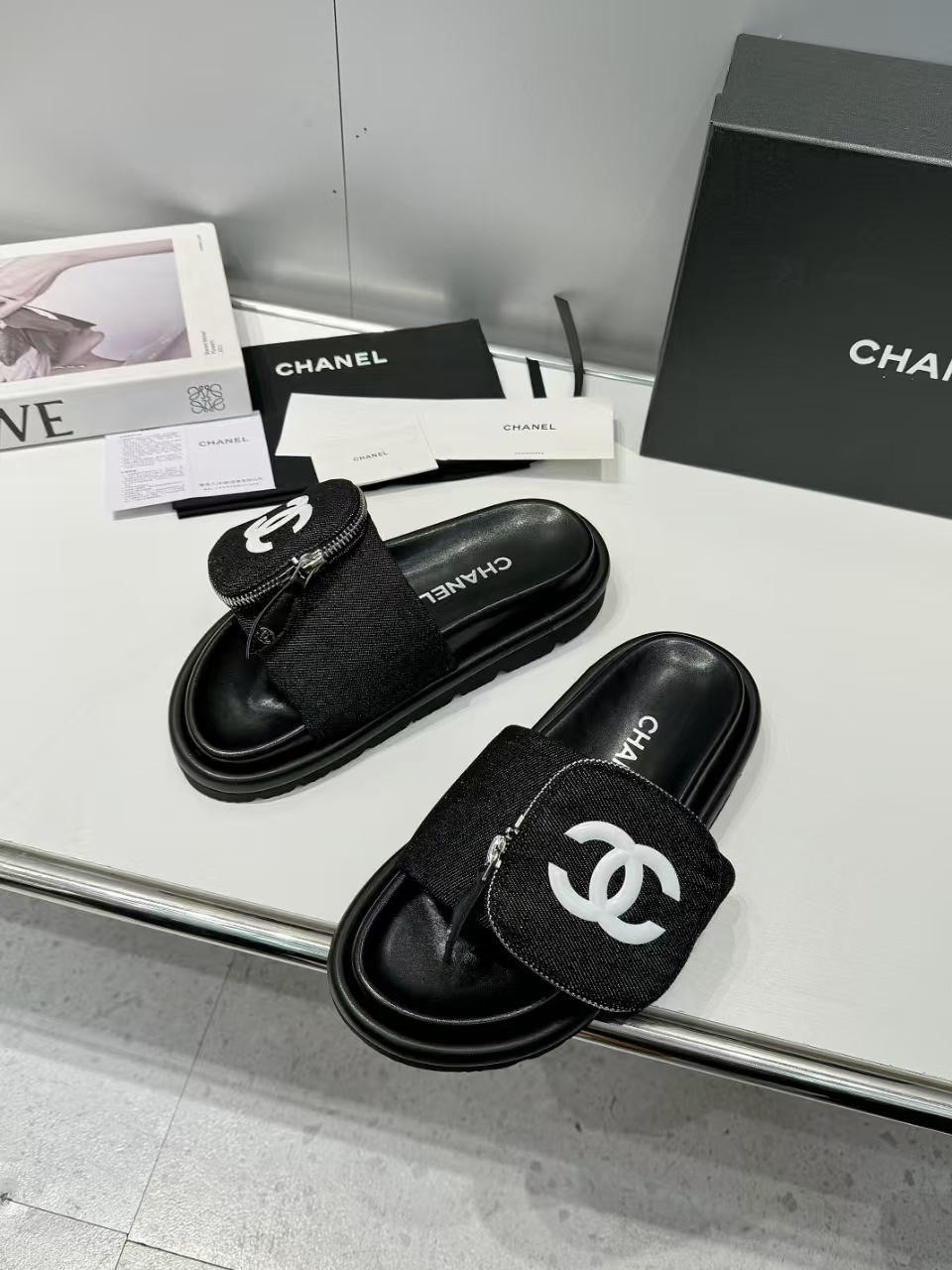 [TOP] CHANEL Pool Pillow Comfort Slippers - Black - 711 Luxury
