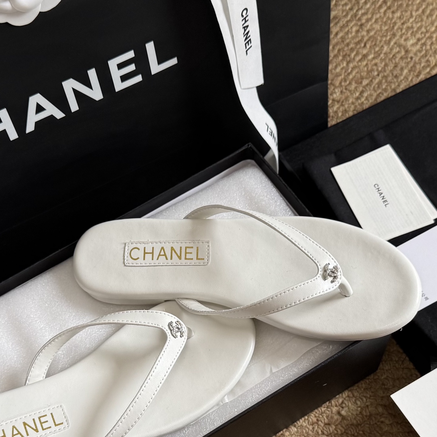 [TOP] CHANEL Slippers - White - 711 Luxury