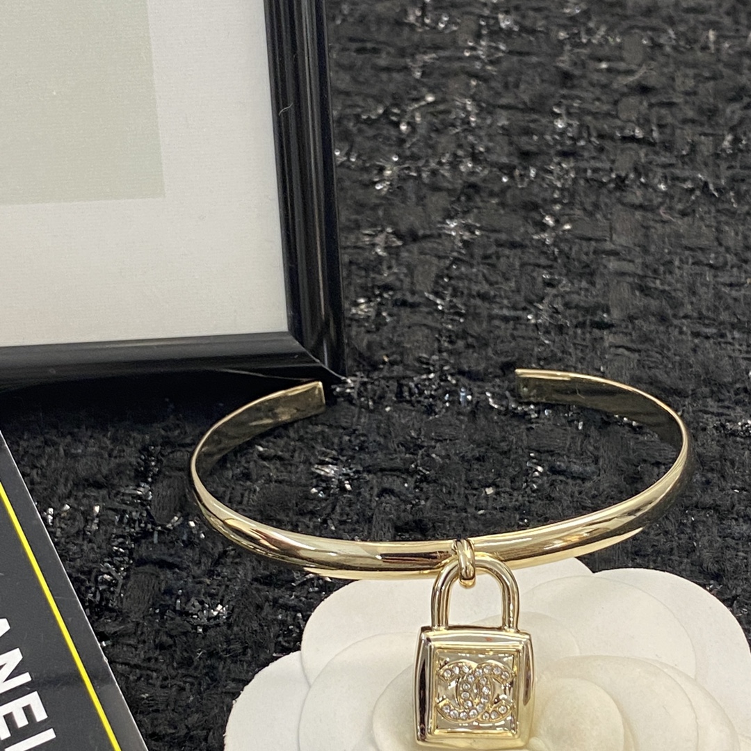 [TOP] CHANEL Bracelet - Gold