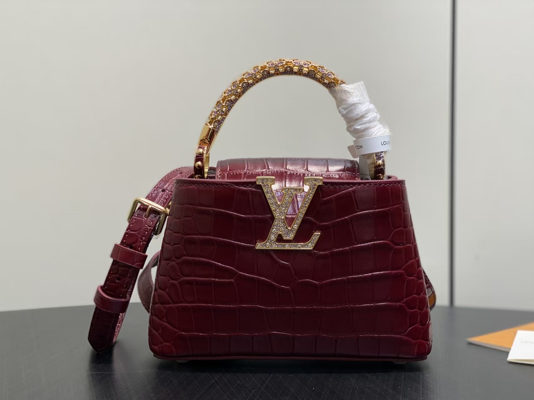 [TOP] Louis Vuitton LV Crocodile-patterned Cowhide Capucines Bag 21-13.6-8 cm - 2 Colors - 711 Luxury