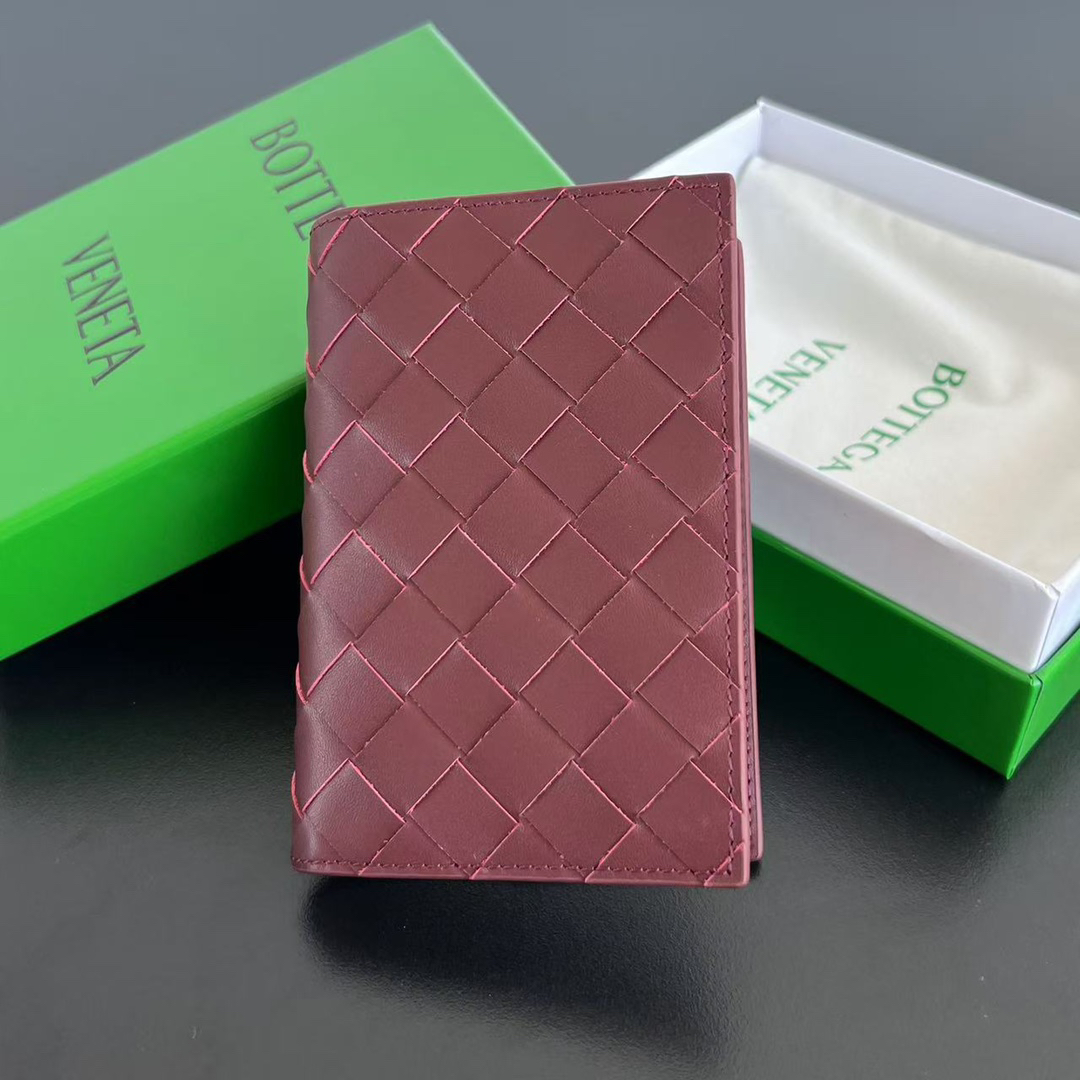 [TOP] Bottega Veneta BV  Passport Holder 13.3x9.5 cm  -  Claret - 711 Luxury