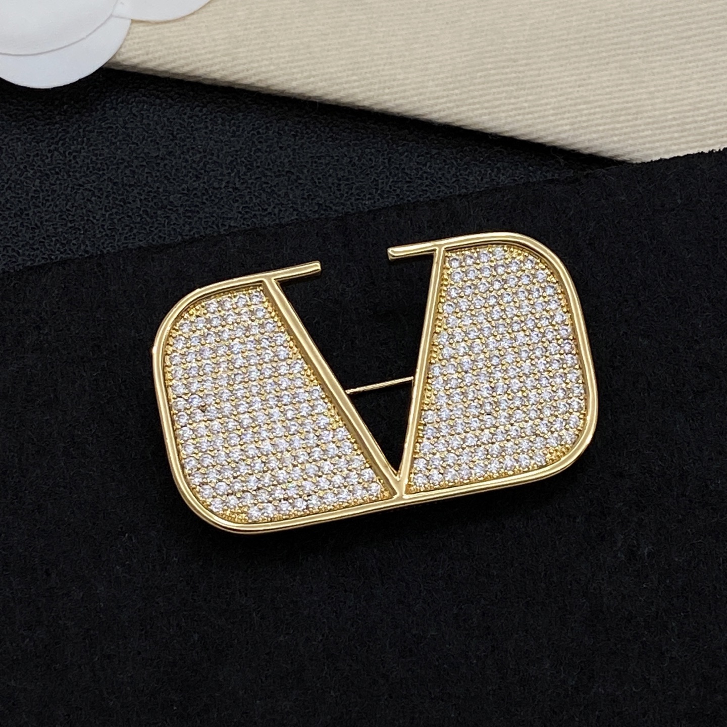 [TOP] VALENTINO Brooch - Gold - 711 Luxury