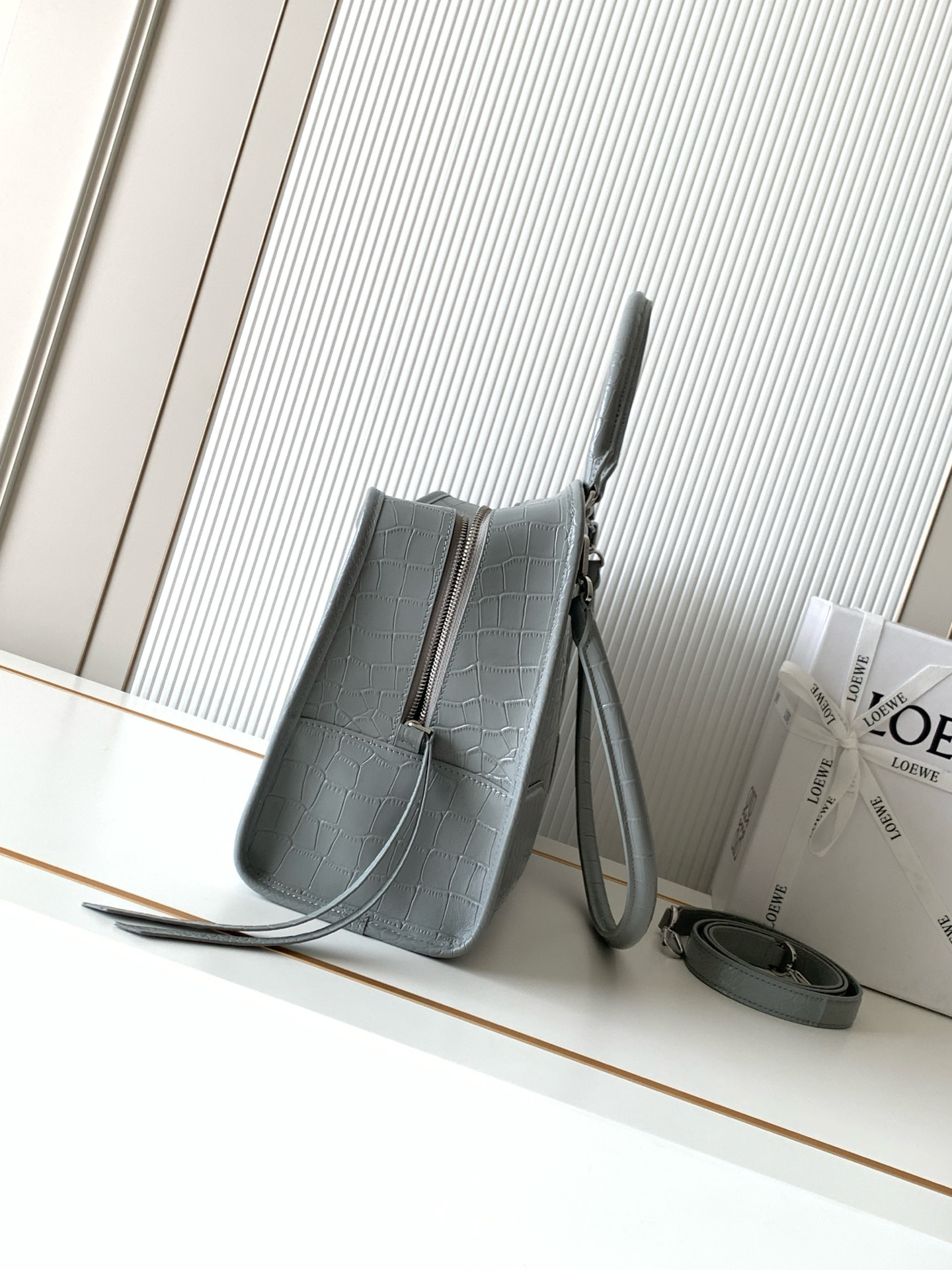 [TOP] LOEWE Amazona 180 Crocodile Pattern Cowhide Bag 34.5*27*14 CM - Grey - 711 Luxury