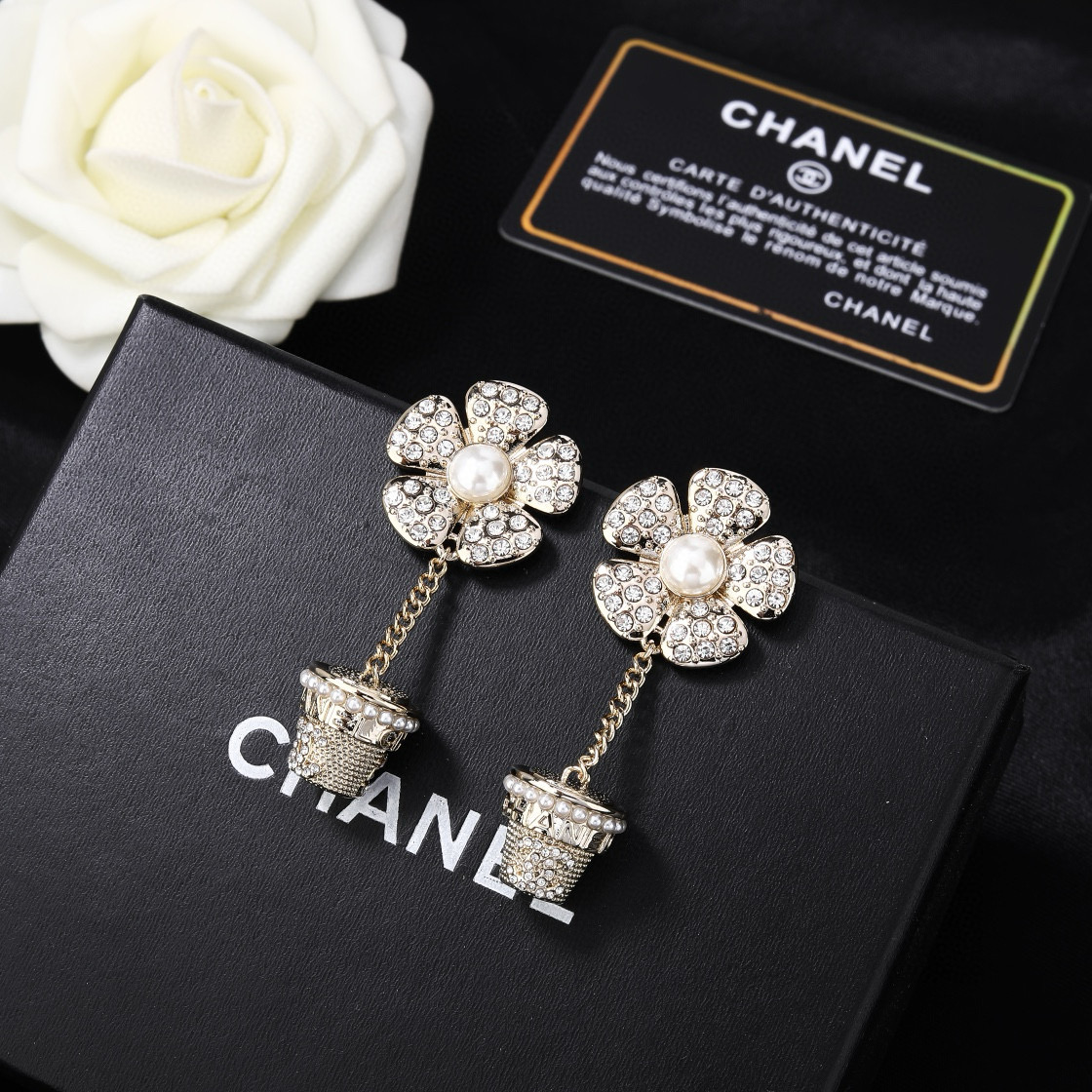 [TOP] CHANEL Flowerpot Earrings - Gold