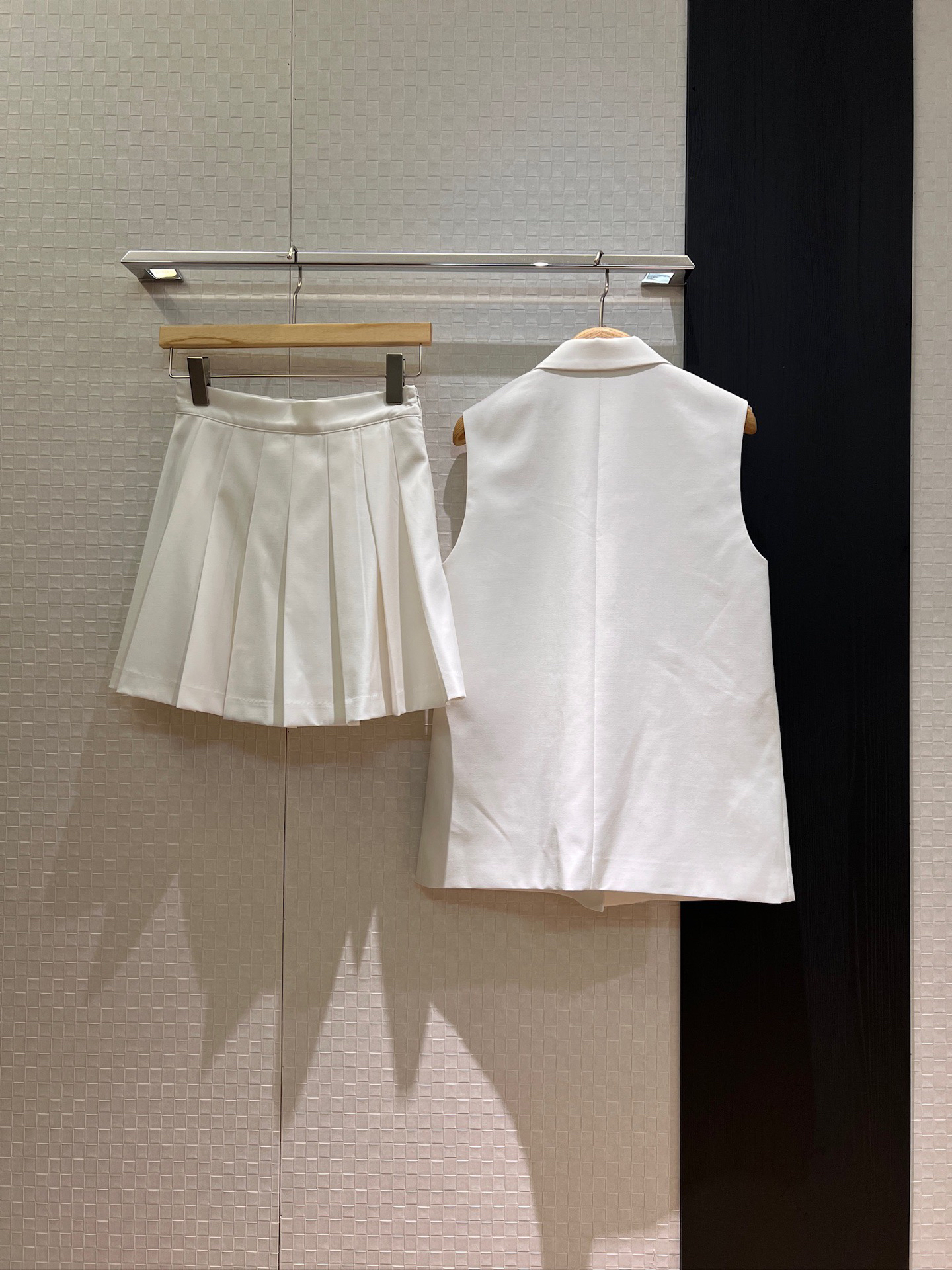 [TOP] Louis Vuitton LV Vest + Skirt Set - 2 Color