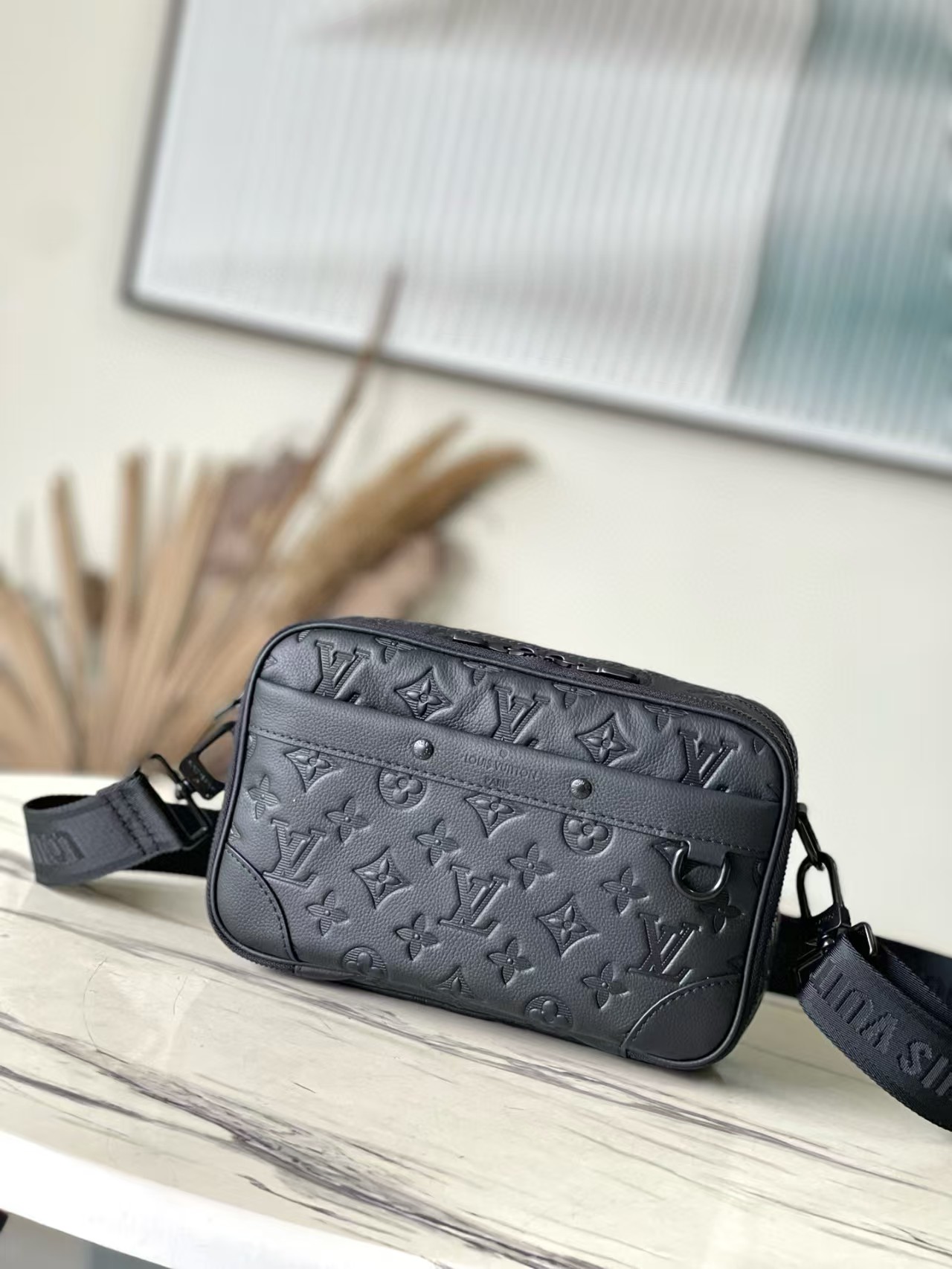 [TOP] Louis Vuitton LV Messenger Bag 24 x 16 x 8 CM - Black - 711 Luxury