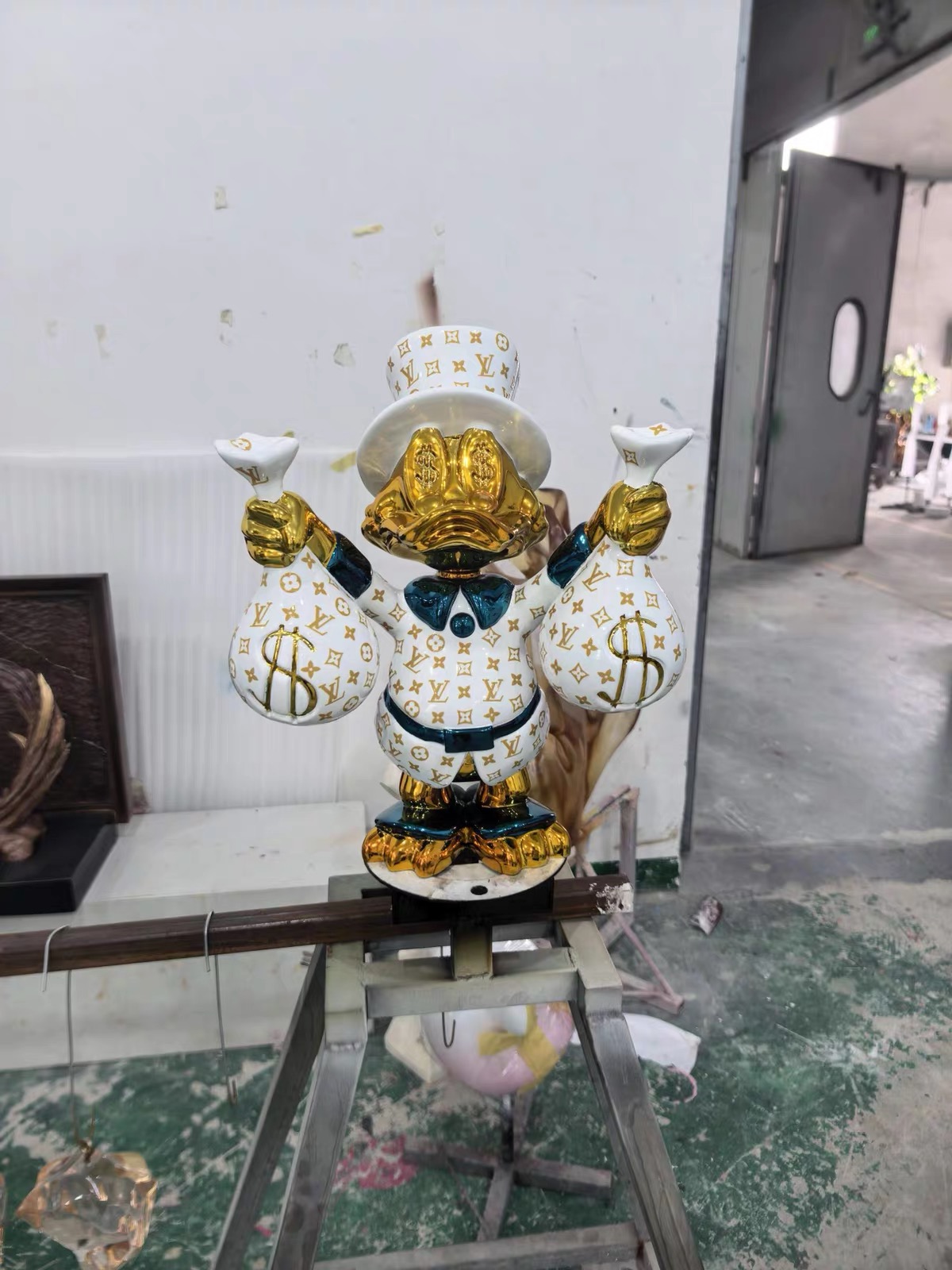 [TOP] Billionaire Duck - Collections - 711 Luxury